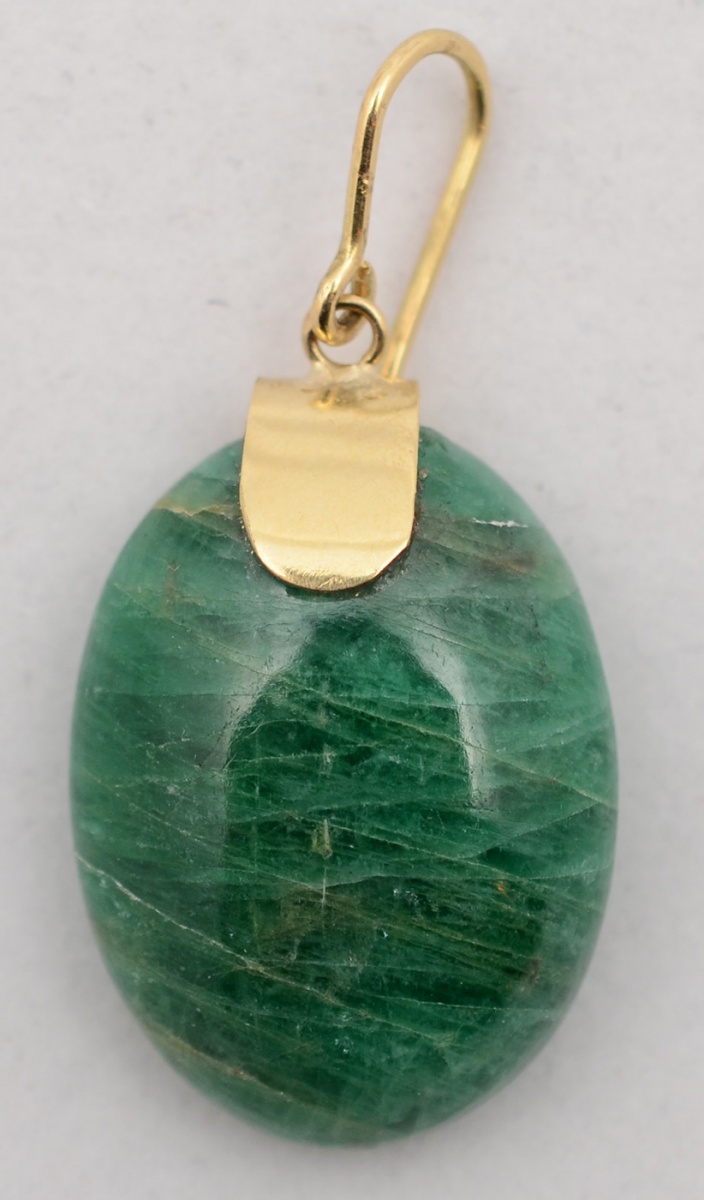 Pendente em esmeralda cabochan de 30 carats, com alça em ouro 18 k...