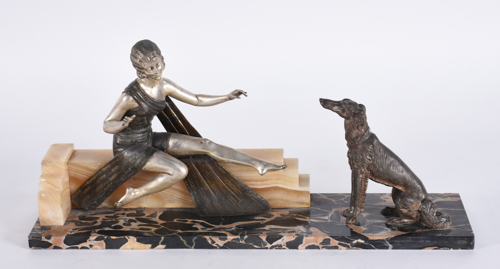 Escultura estilo Art Deco de metal representando figura feminina e... - foto 1 de 7
