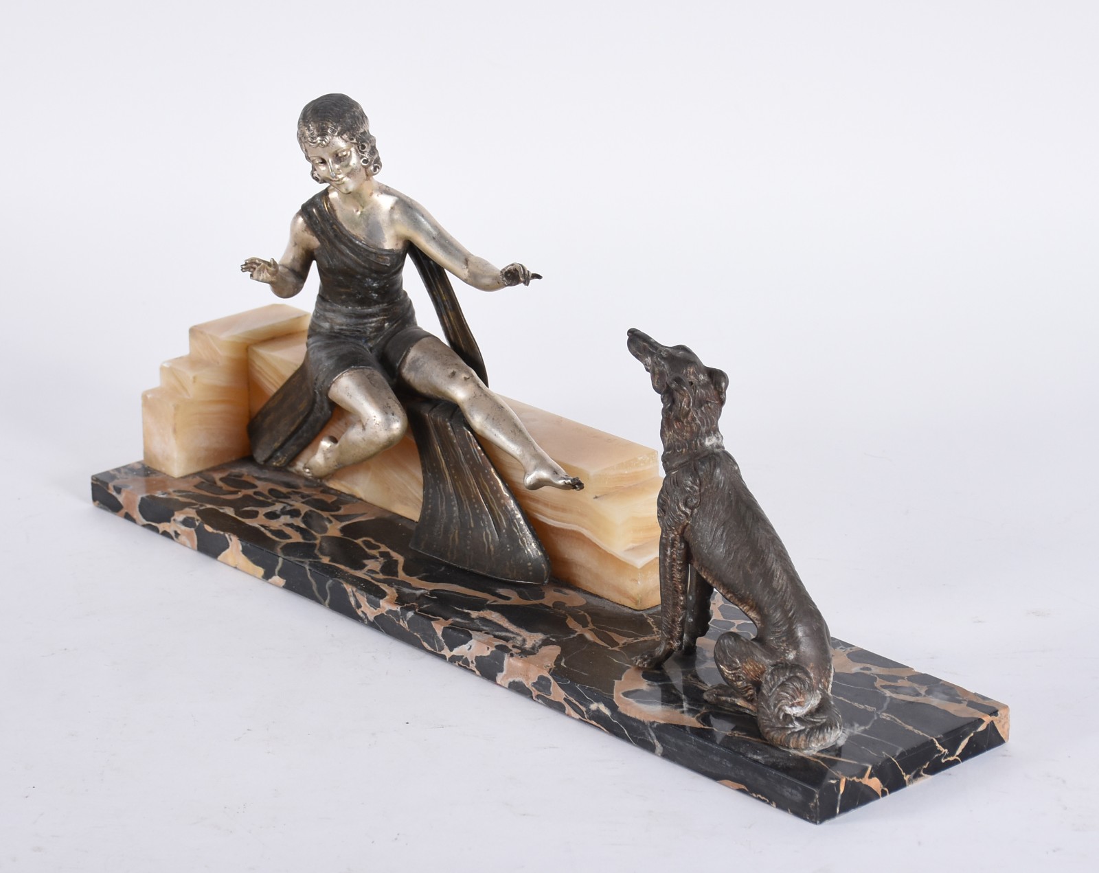 Escultura estilo Art Deco de metal representando figura feminina e... - foto 2 de 7