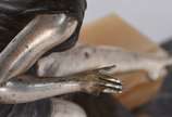 Escultura estilo Art Deco de metal representand... - Escultura estilo Art Deco de metal representando figura feminina e cachorro, base de mármore rajado - pertenceu a ex-coleção de Clodovil Hernand...