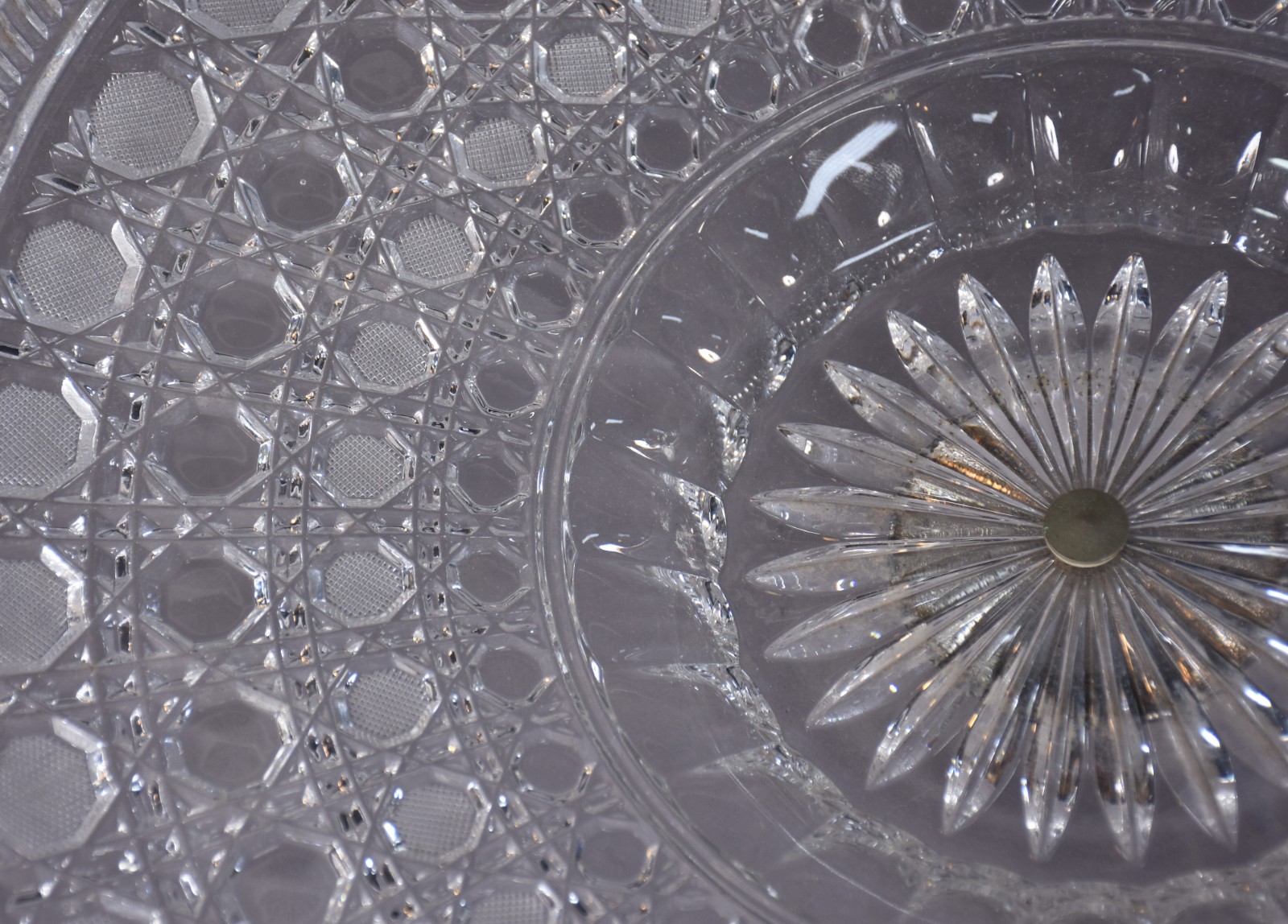 Centro de mesa de cristal lapidado, sem a base de metal. - foto 6 de 6