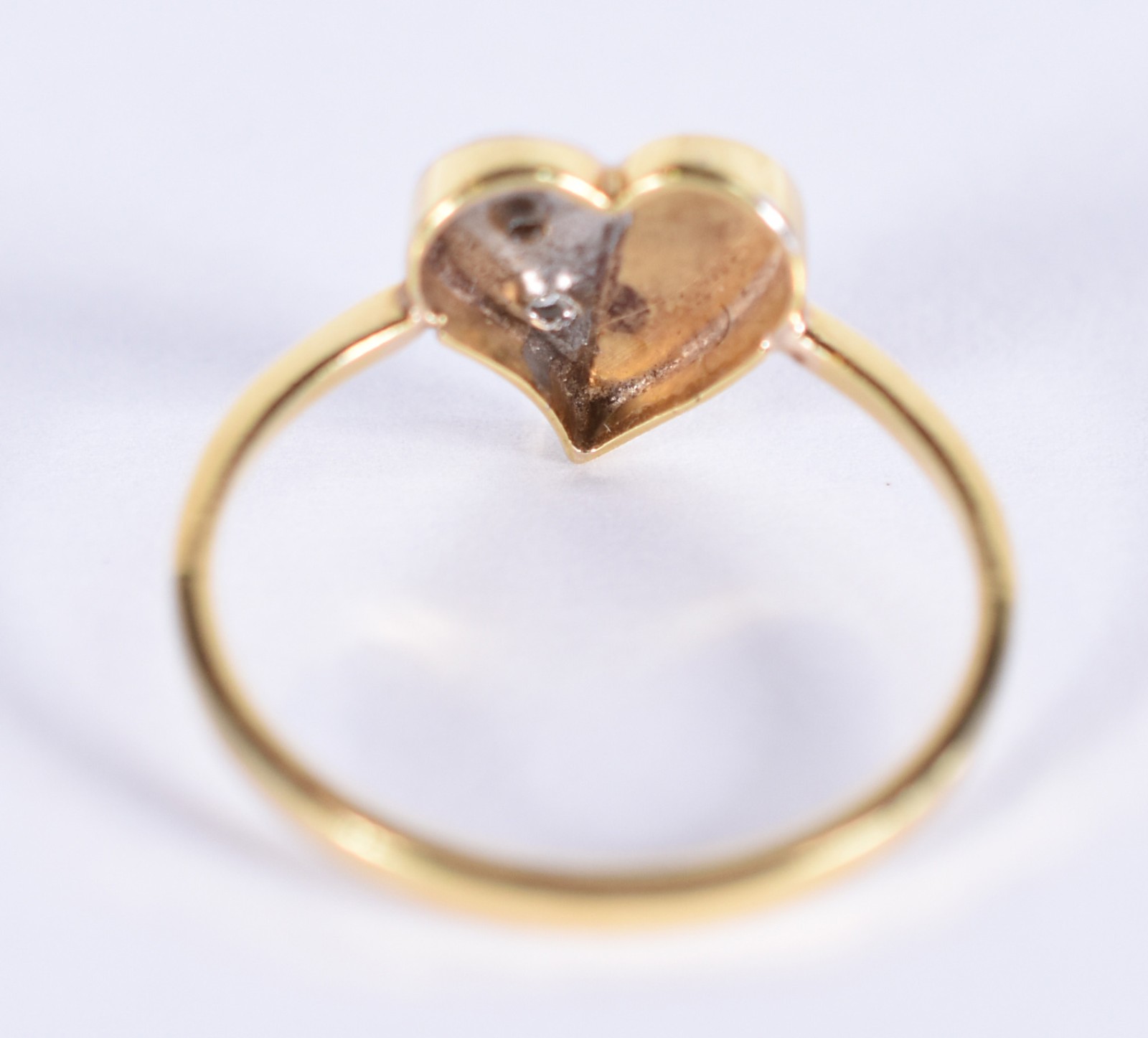 Anel de ouro 18k e ouro branco feitio coração, aro 18 (Por motivos de... - foto 3 de 3