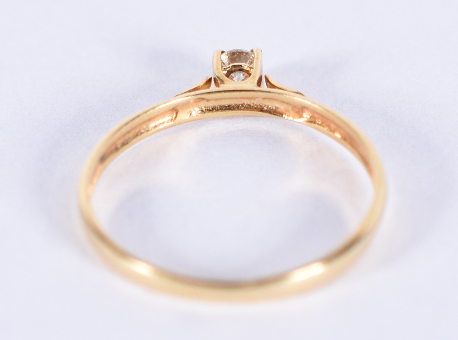 Solitário de ouro 18k, contraste 750 com um brilhante de 0,10 ct, aro... - foto 3 de 4