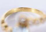 Anel de ouro 18k, contraste 750 com pedra azul ... - Anel de ouro 18k, contraste 750 com pedra azul e 6 brilhantes de aproximadamente 0,30 ct, aro 16 (Por motivos de segurança a peça não se encontr...