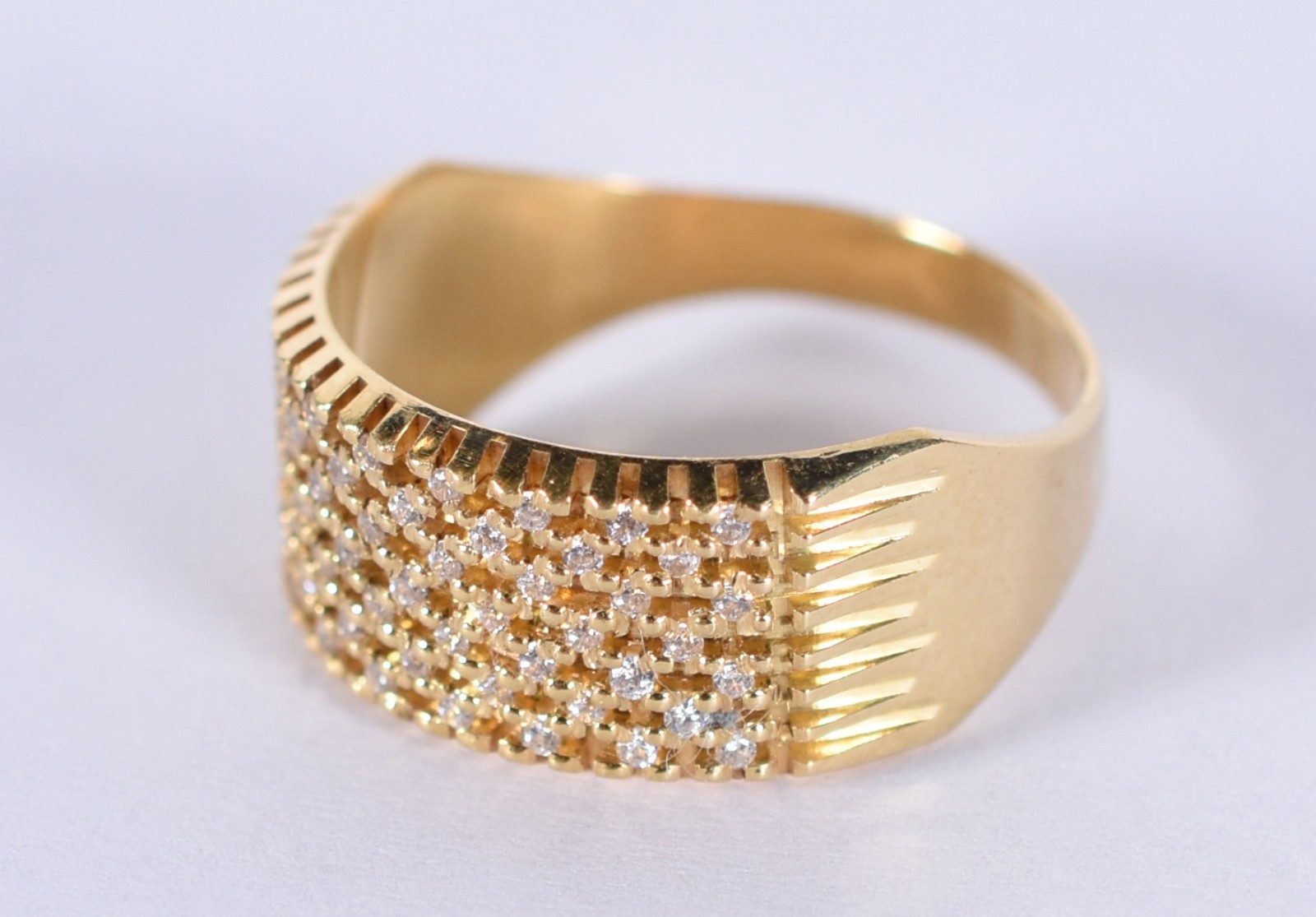 Anel de ouro 18k, contraste 750 com safiras brancas, aro 14 (Por... - foto 2 de 4