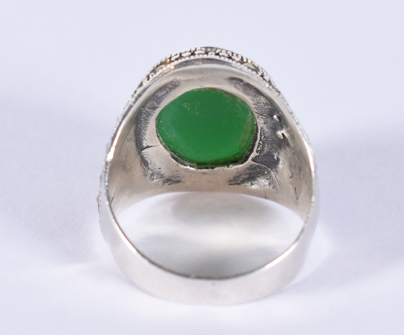 Anel de prata com pedra jade e marcassitas, aro 20 (Por motivos de... - foto 3 de 3