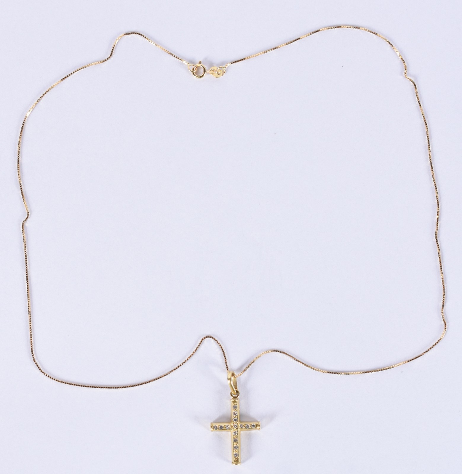 Colar de ouro 18k, contraste 750 e crucifixo com 14 brilhantes (Por... - foto 2 de 5