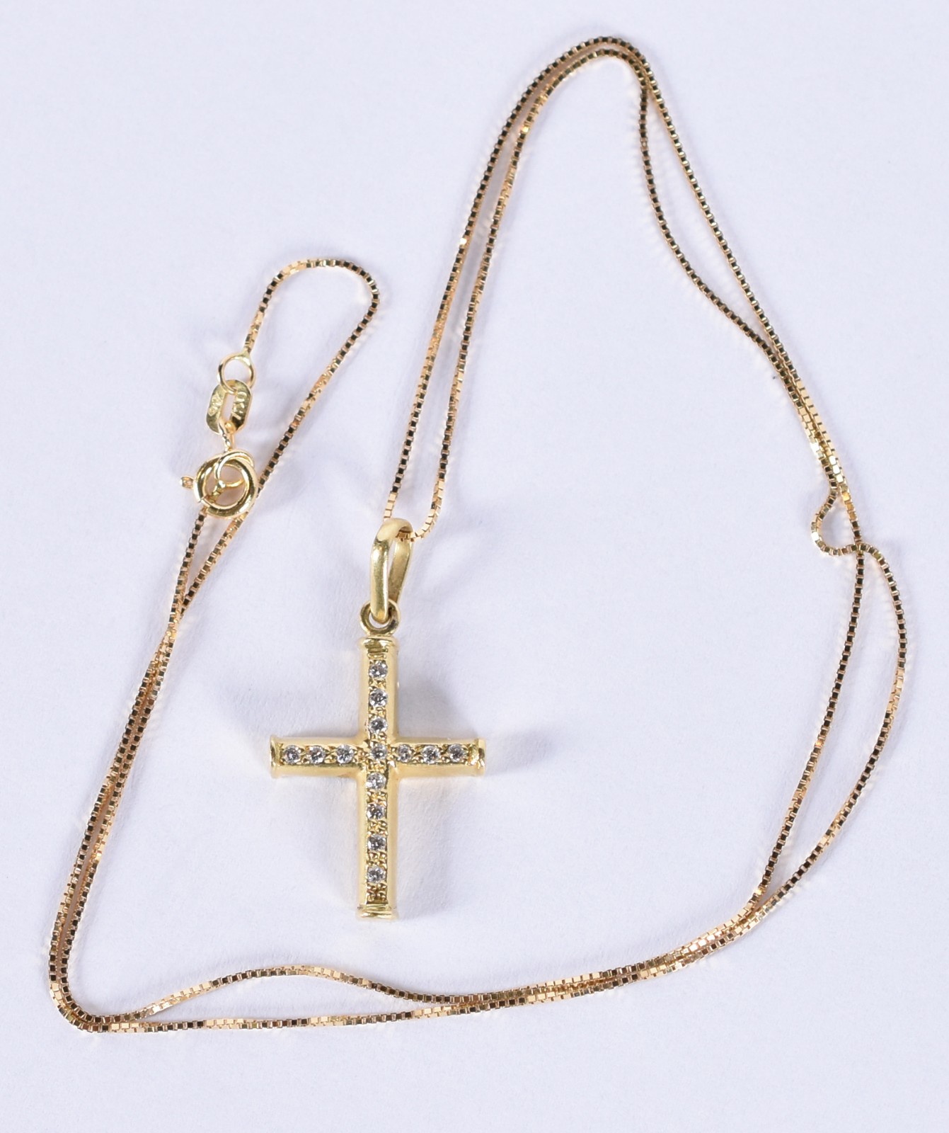 Colar de ouro 18k, contraste 750 e crucifixo com 14 brilhantes (Por... - foto 3 de 5