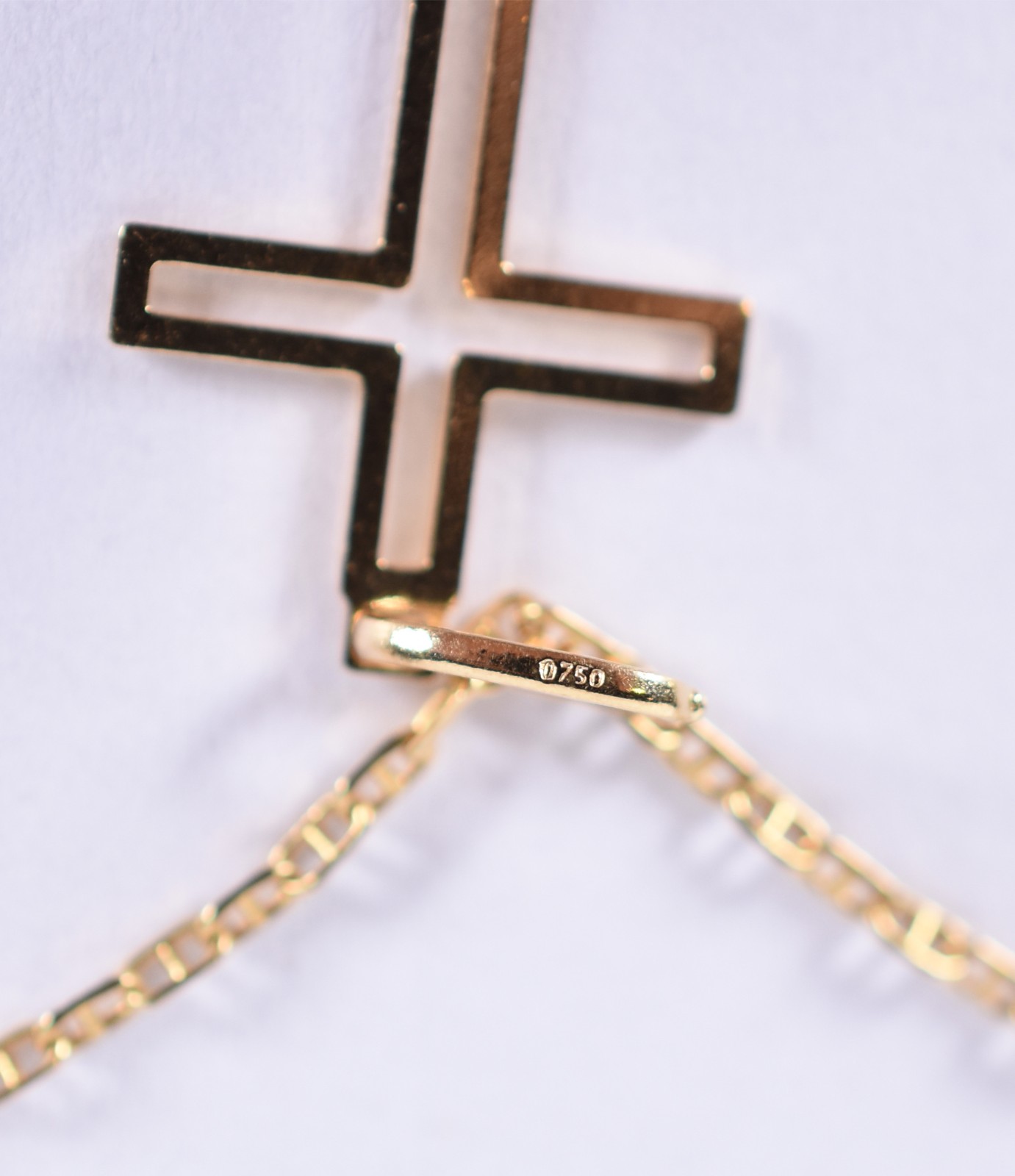 Colar de ouro 18k, contraste 750 e crucifixo (Por motivos de... - foto 4 de 5
