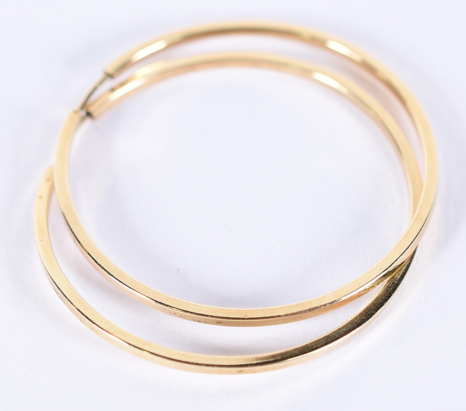 Par de brincos modelo argola de ouro 18k, contraste 750 (Por motivos... - foto 3 de 3