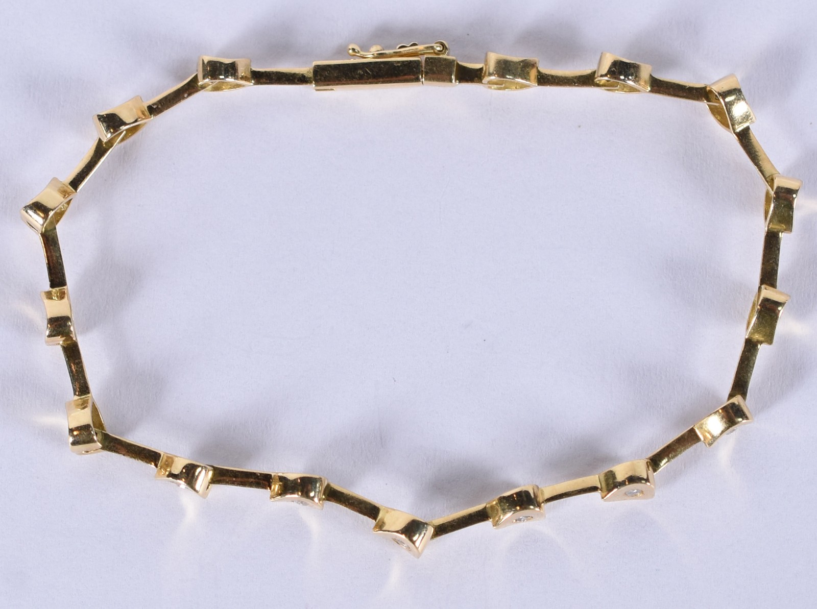 Pulseira modelo Riviera com 16 brilhantes (Por motivos de segurança a... - foto 2 de 4