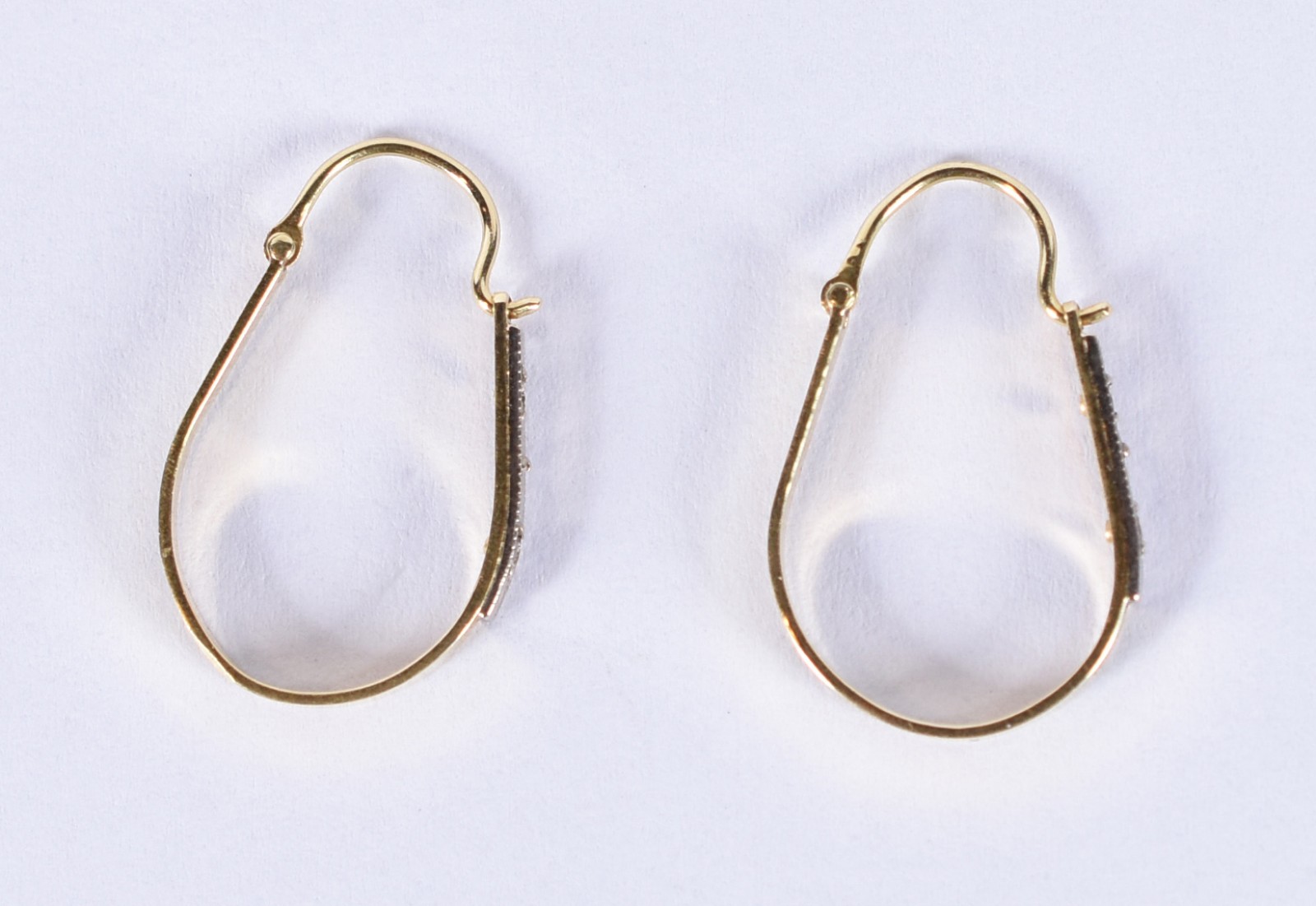 Par de brincos ouro 18k e ouro branco, aro 20 (Por motivos de... - foto 1 de 3