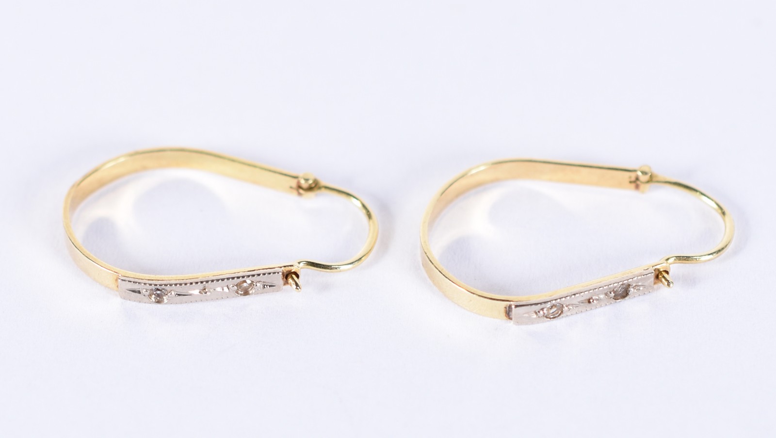 Par de brincos ouro 18k e ouro branco, aro 20 (Por motivos de... - foto 2 de 3