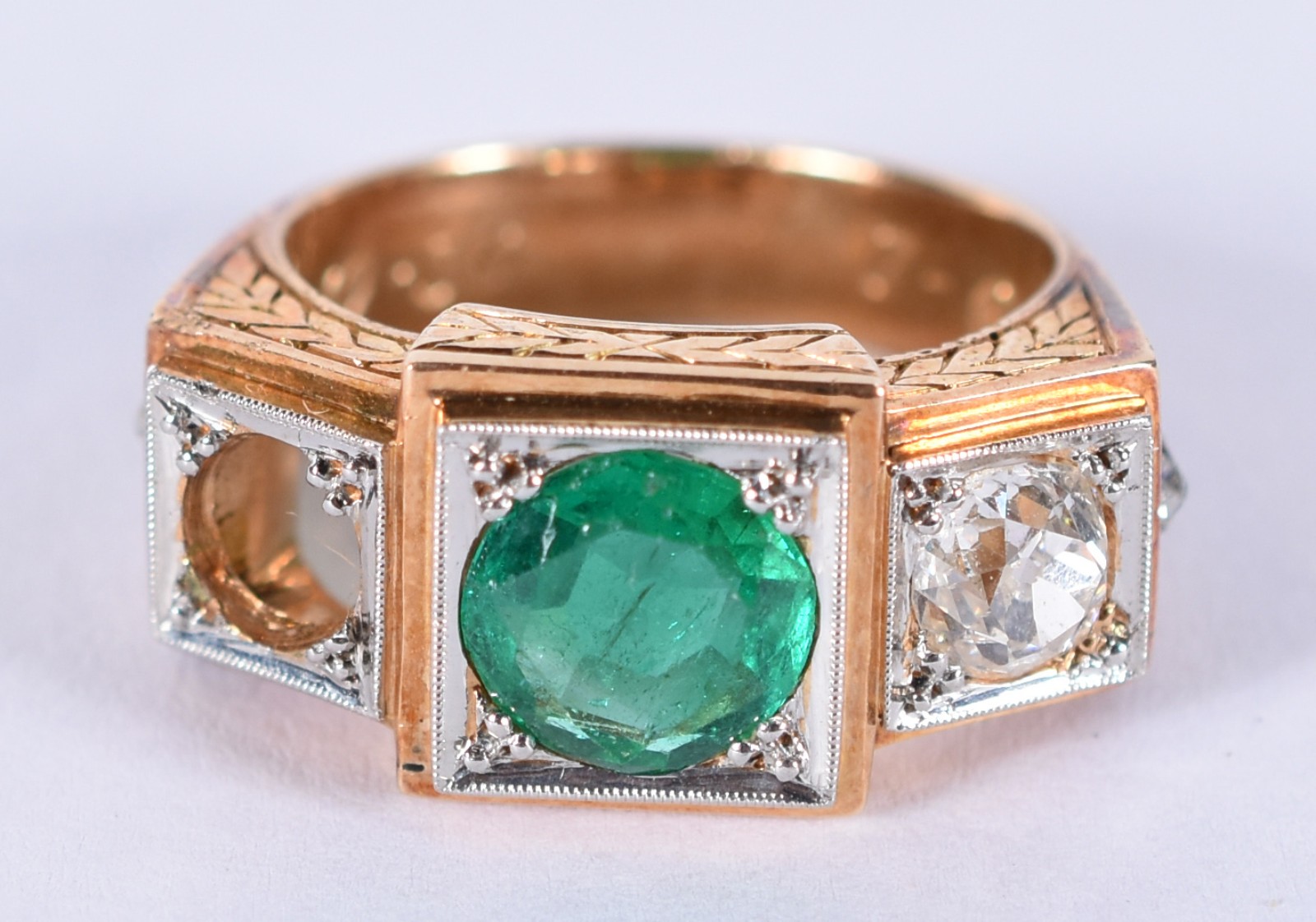 Anel de formatura de ouro 18 k com pedra verde e brilhante de 0,40... - foto 1 de 6