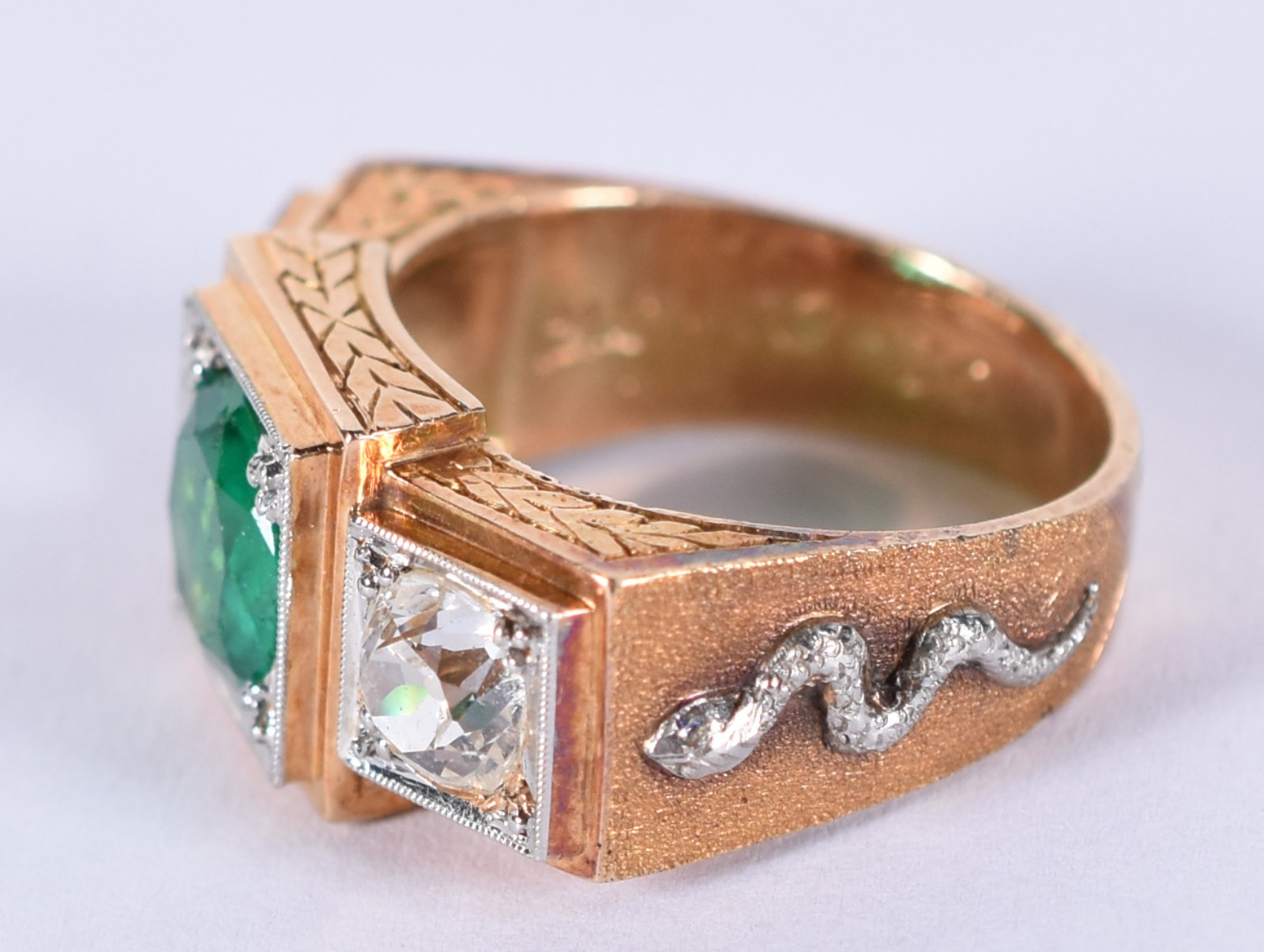 Anel de formatura de ouro 18 k com pedra verde e brilhante de 0,40... - foto 2 de 6