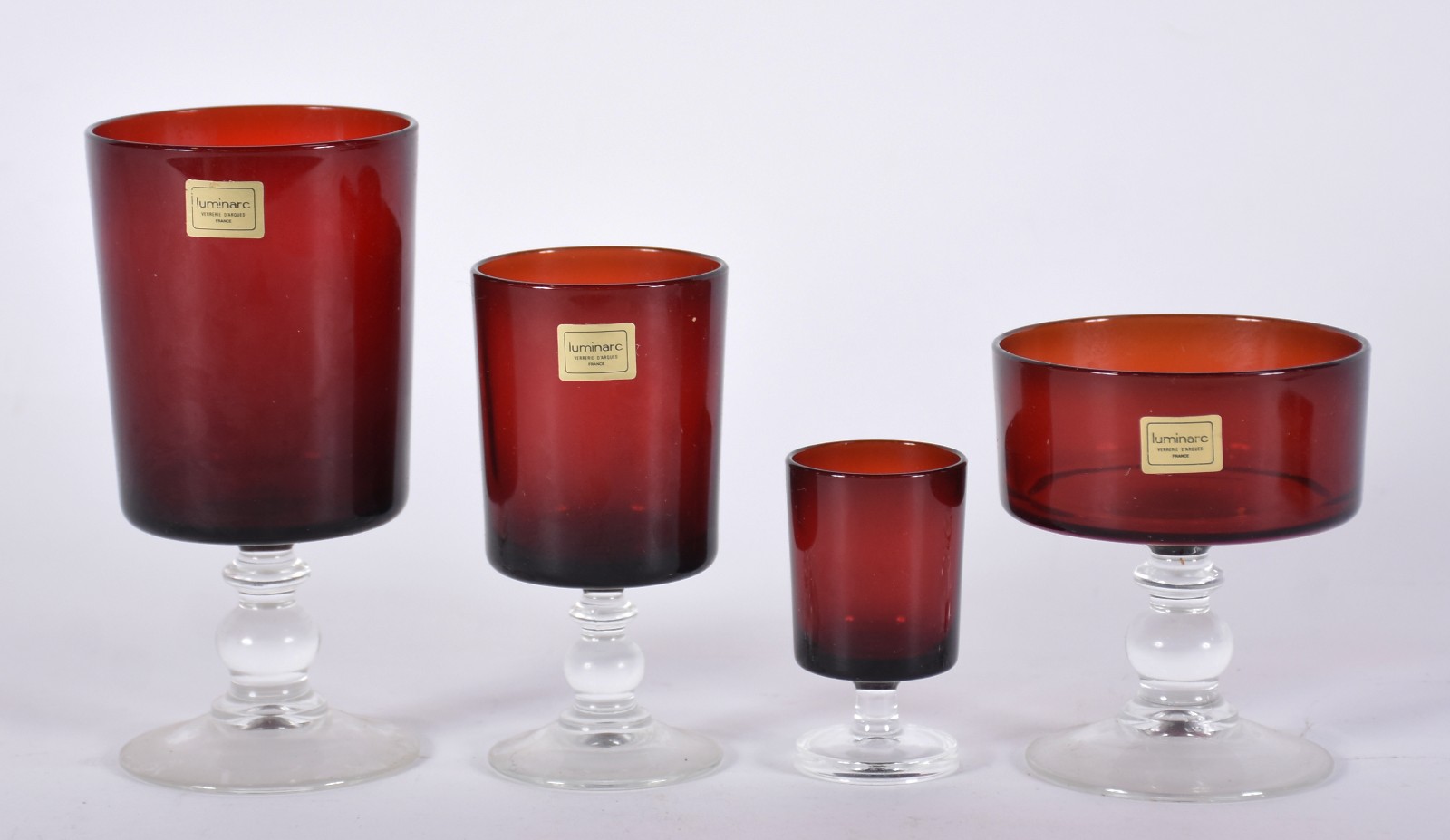 Serviço de copos "Arcoc" francês de vidro vermelho composto de: 12... - foto 1 de 7