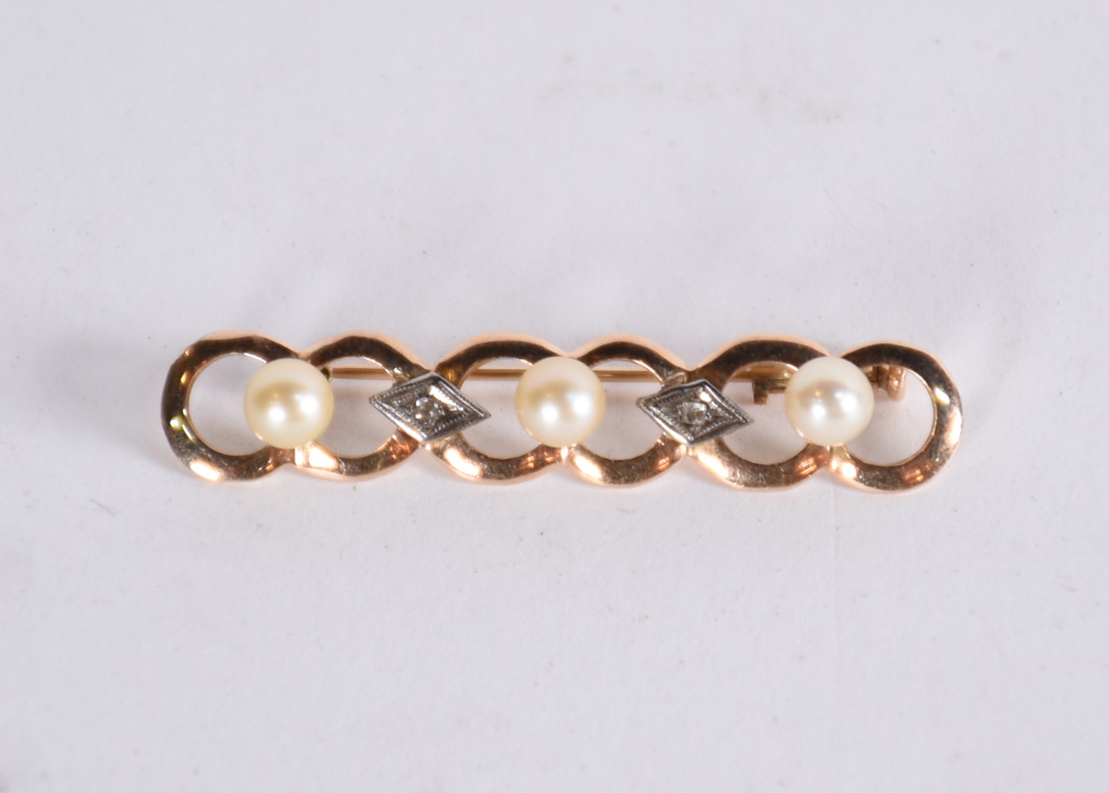 Broche de ouro 18k com 3 perolas (Por motivos de segurança a peça não... - foto 1 de 2