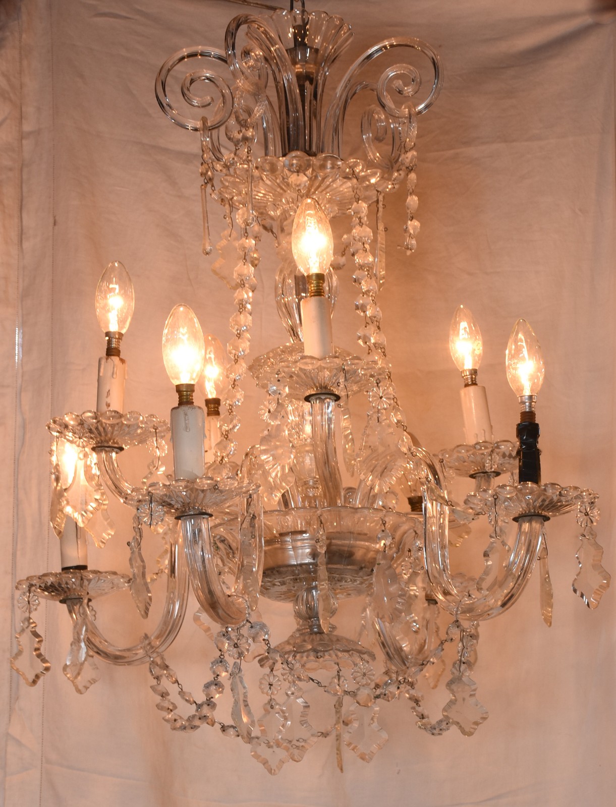 Lustre de cristal para 8 luzes, pingentes lapidados. - foto 1 de 3