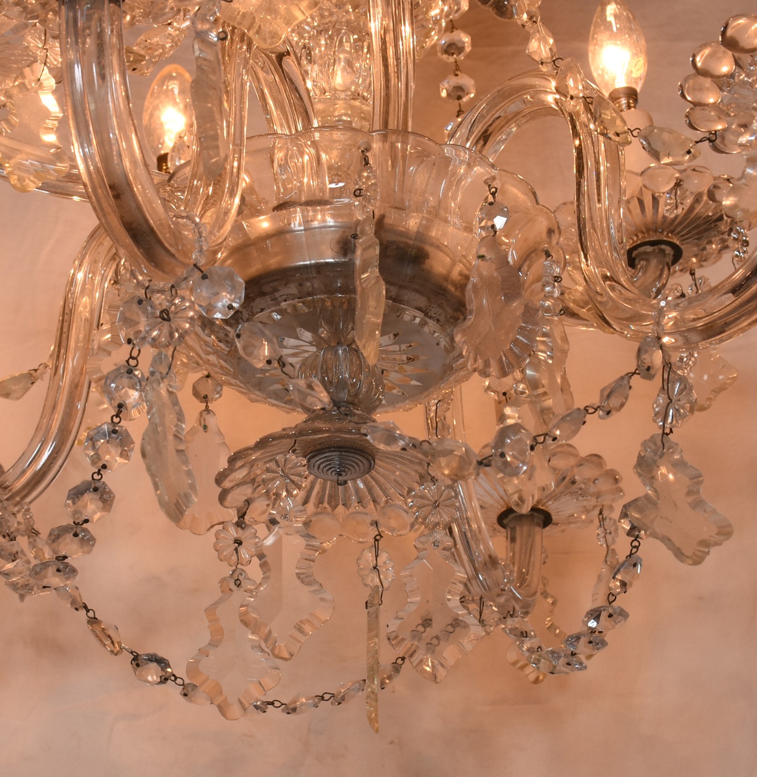 Lustre de cristal para 8 luzes, pingentes lapidados. - foto 2 de 3