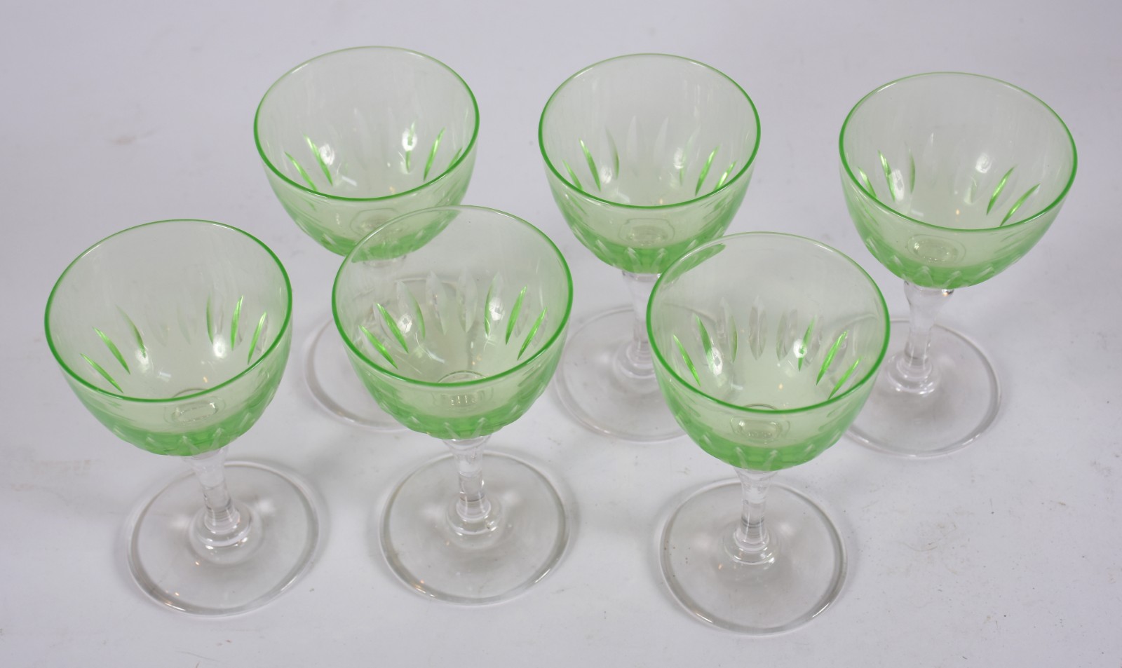 Seis cálices de cristal verde para vinho branco. - foto 2 de 3