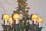 Lustre para 6 luzes de metal em forma de folhas... - Lustre para 6 luzes de metal em forma de folhas patinado de verde.