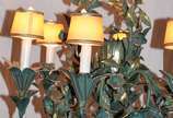 Lustre para 6 luzes de metal em forma de folhas... - Lustre para 6 luzes de metal em forma de folhas patinado de verde.