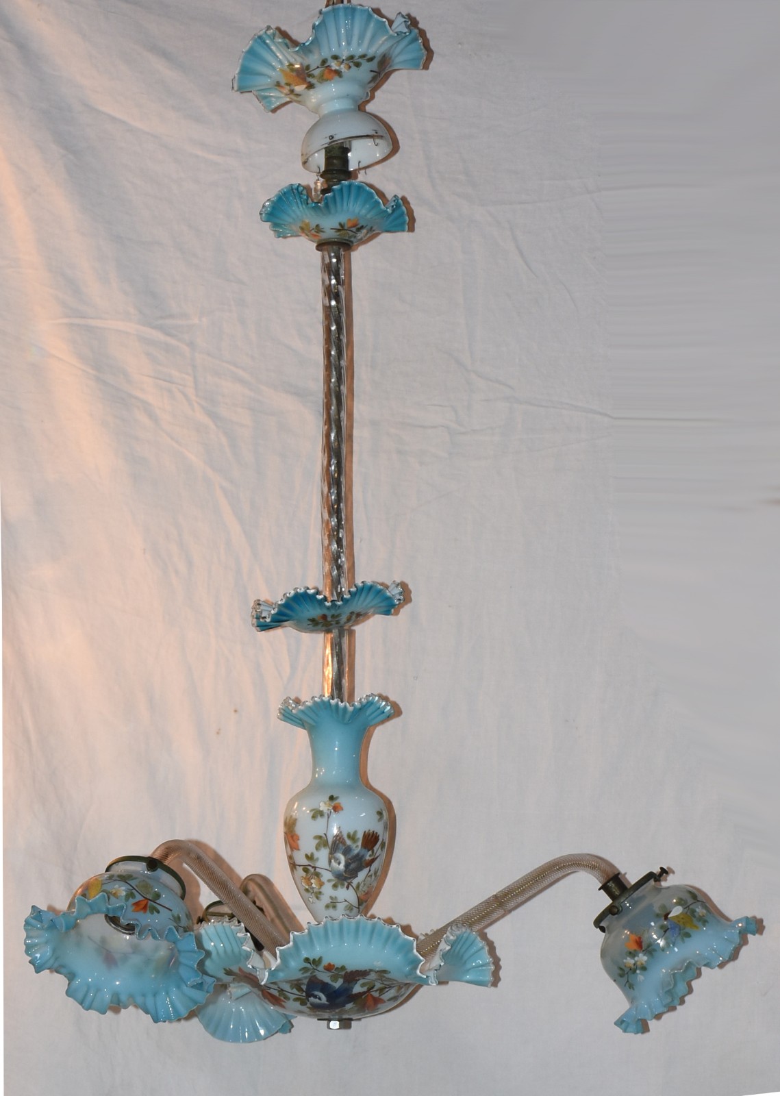 Lustre de opalina azul para 3 luzes, uma das mangas com pequeno... - foto 1 de 3