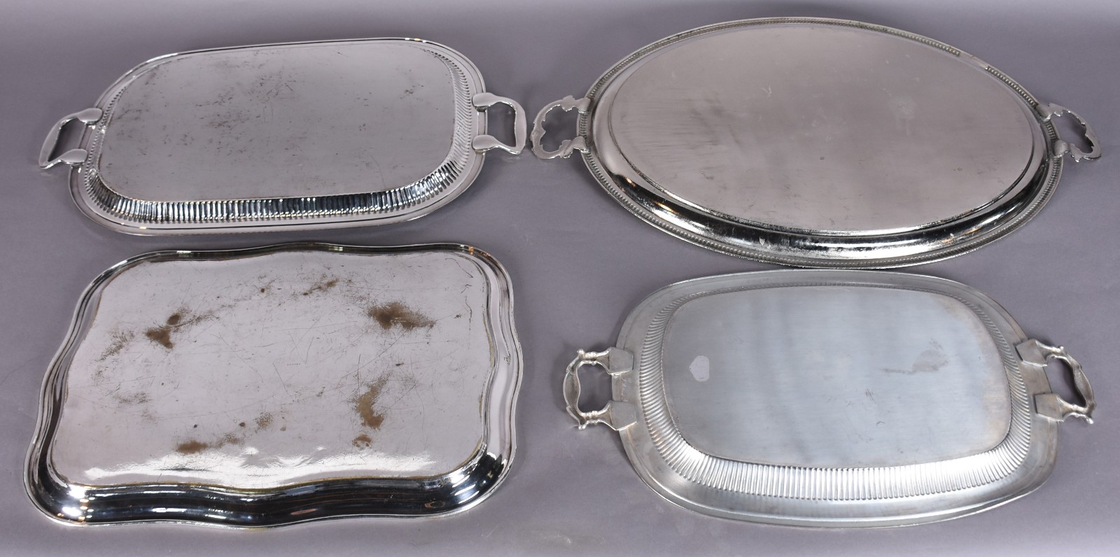 Quatro bandejas diversas de metal. - foto 6 de 9
