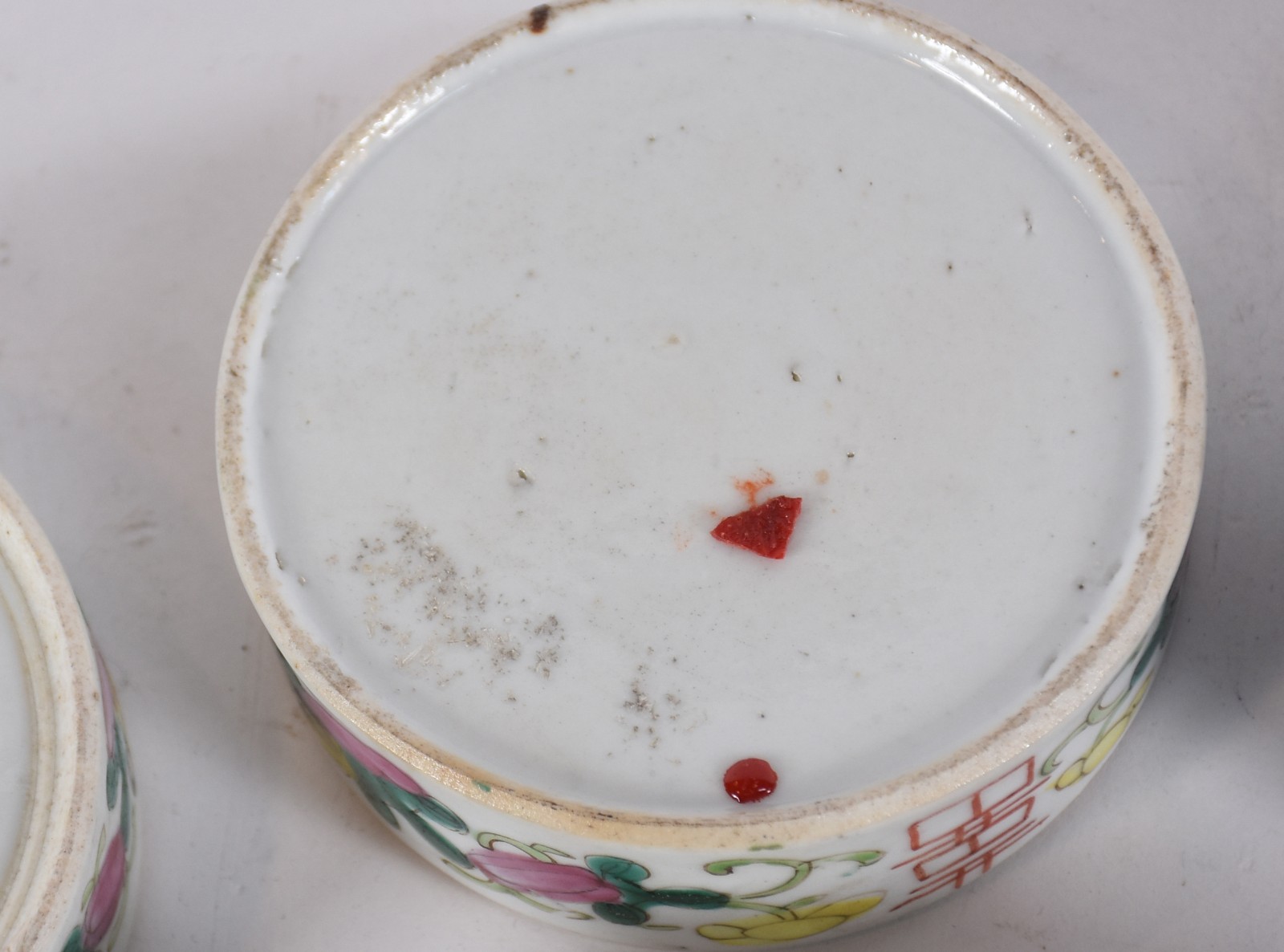 Conjunto com sete pequenos bowls de antiga porcelana chinesa, sendo 4... - foto 6 de 6
