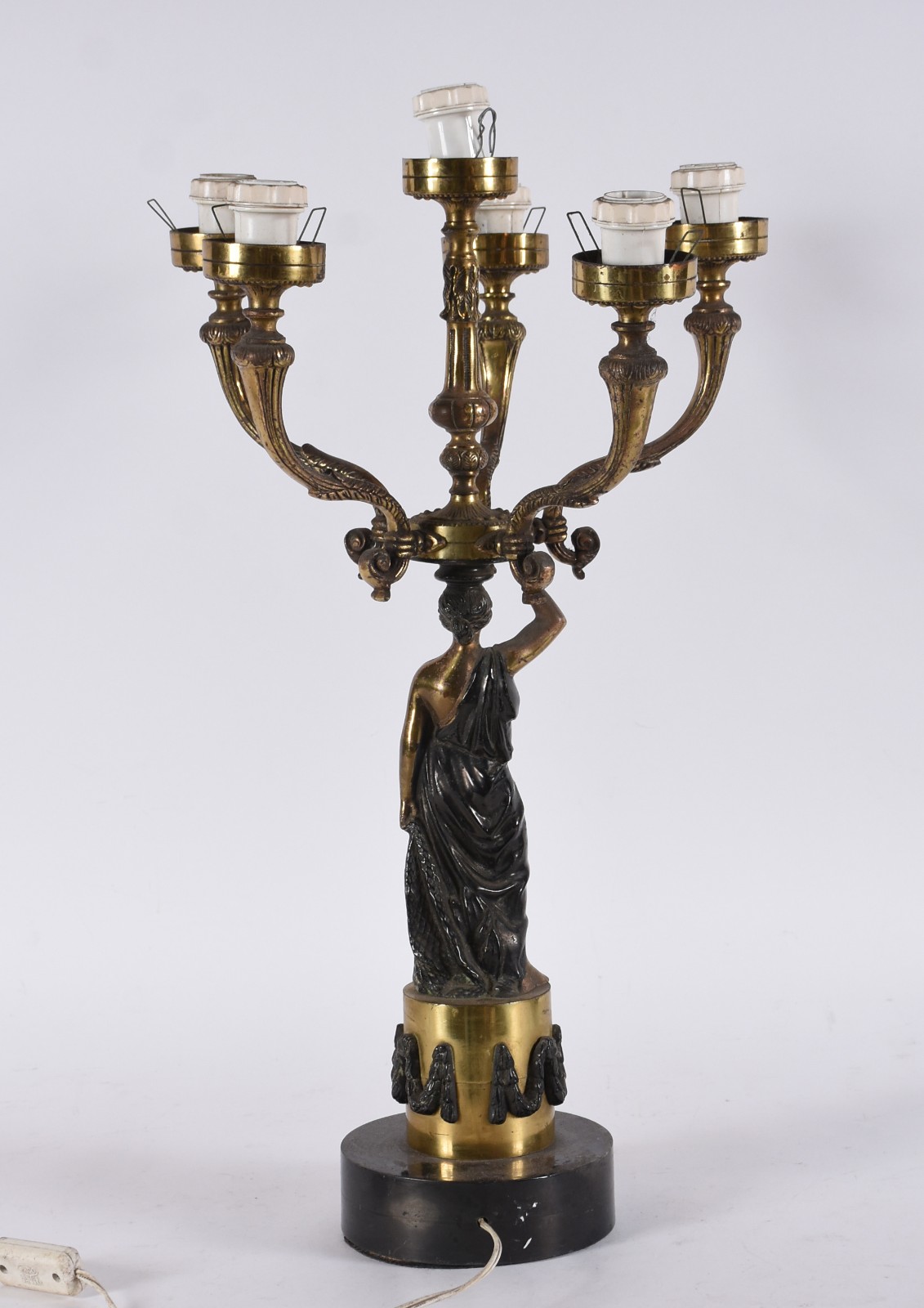 Abatjour de metal dourado com figura feminina para 6 luzes. - foto 5 de 5