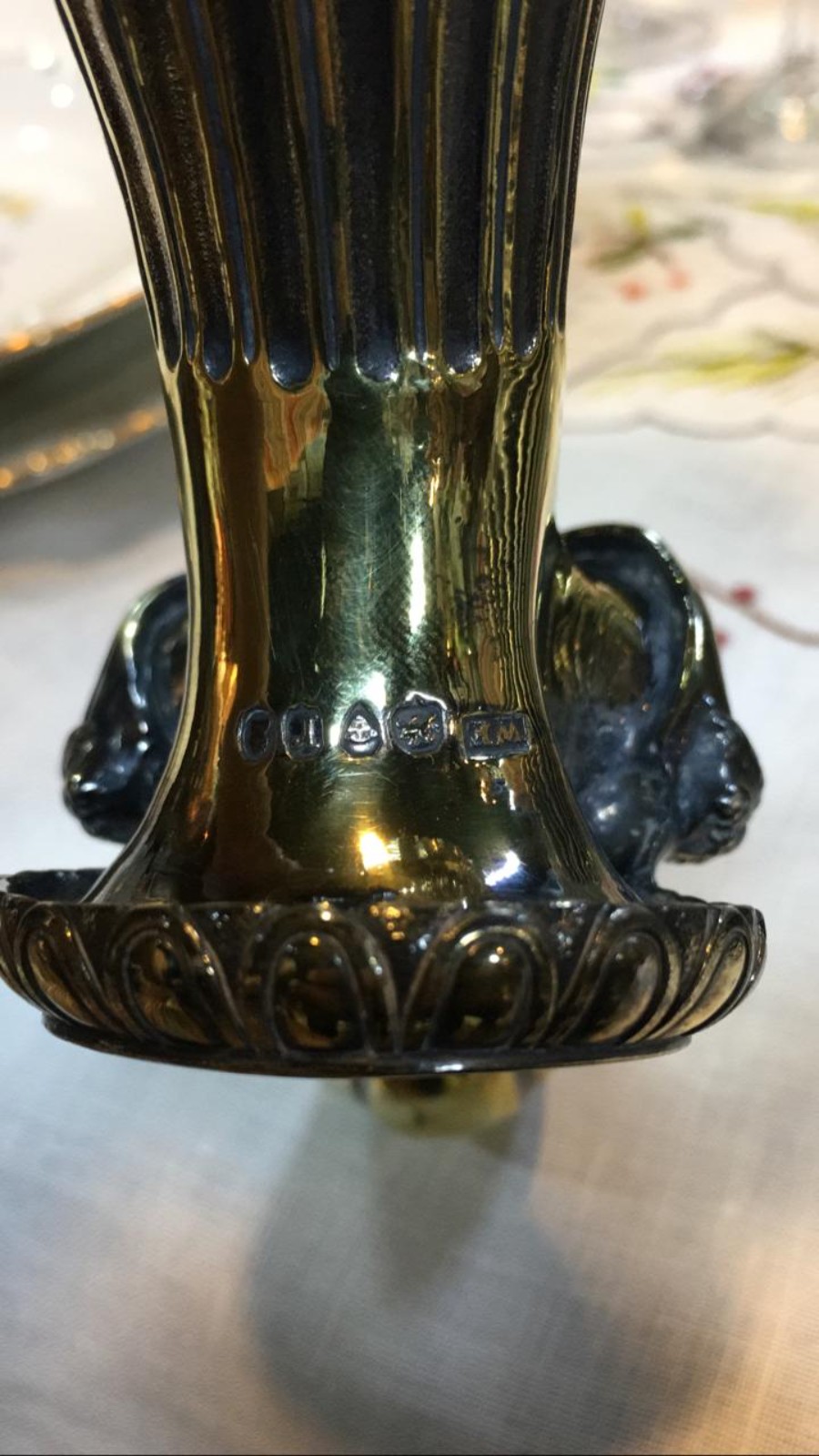 Jarra de prata inglesa com vermeil, periodo George III, decoração... - foto 7 de 7