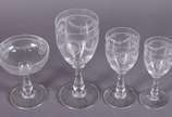 Serviço de cristal frances Saint Louis, lavrado... - Serviço de cristal frances Saint Louis, lavrados com guirlandas,  composto de: 11 taças de champagne, 11 taças para vinho tinto, 8 taças para vi...