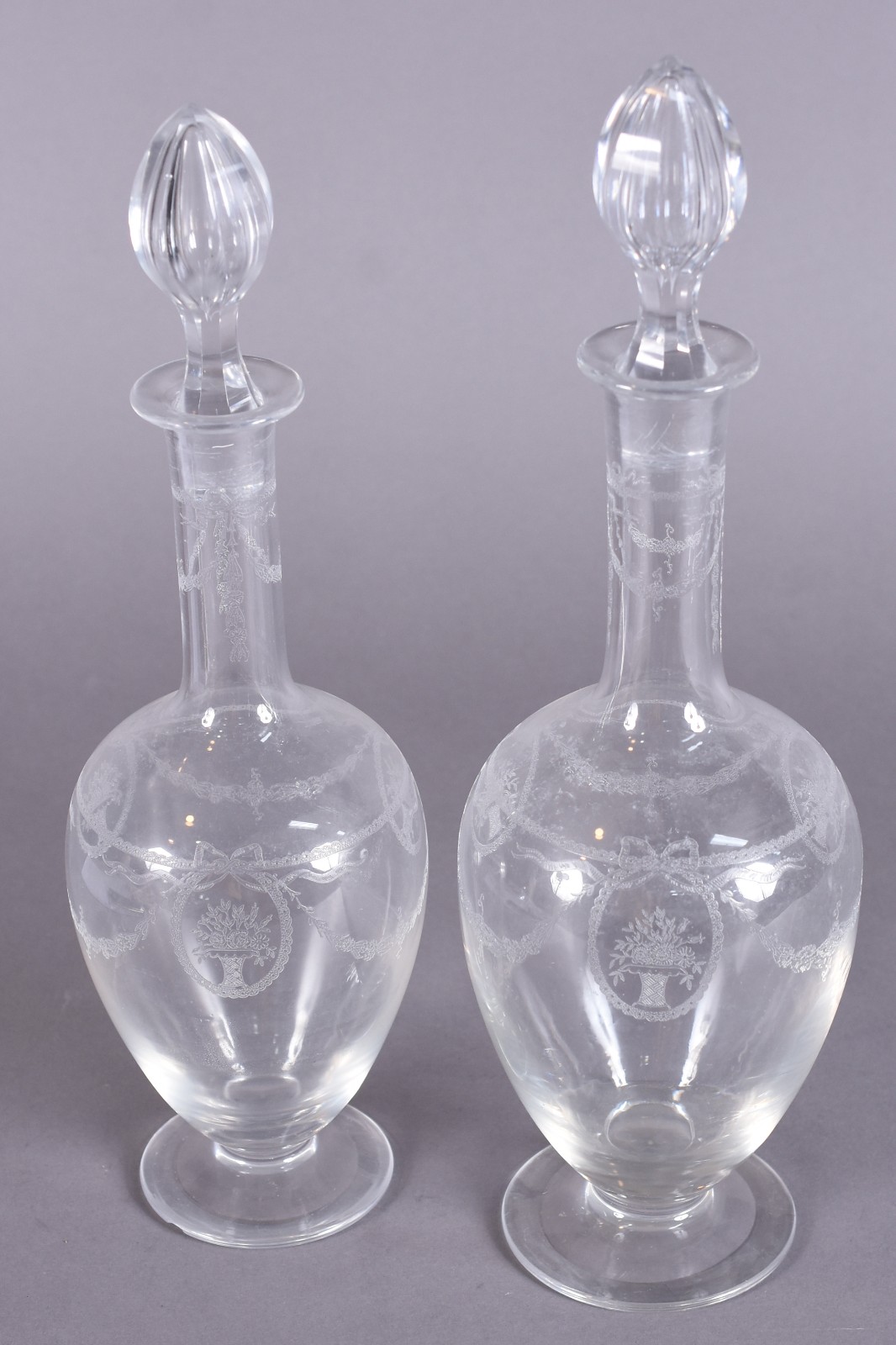 Duas licoreiras de cristal frances Saint Louis lavrados com... - foto 2 de 5