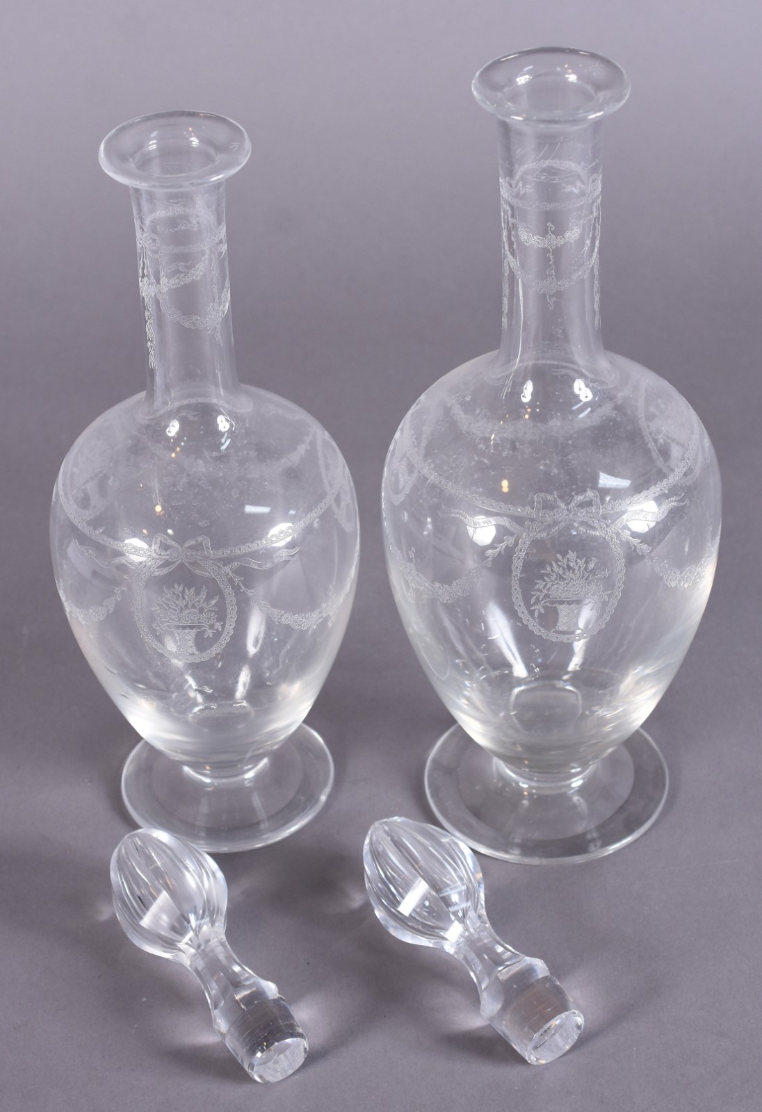 Duas licoreiras de cristal frances Saint Louis lavrados com... - foto 3 de 5