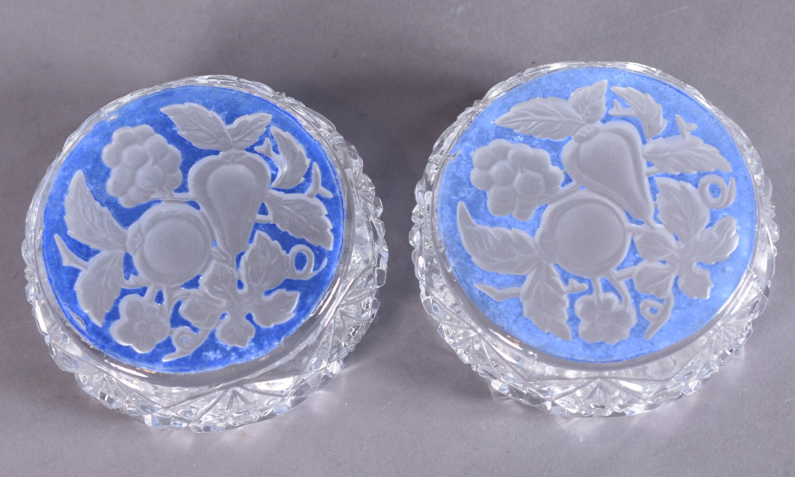 Antigo serviço para sobremesa composto de Bowl e 6 taças de vidro... - foto 4 de 4