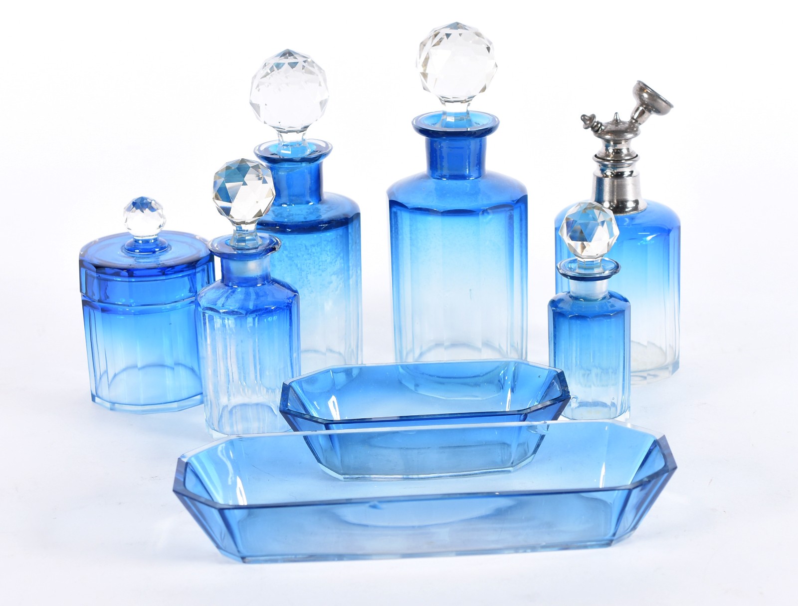 Conjunto de cristal azul para toilette composto de: 5 perfumeiros, 2... - foto 1 de 7