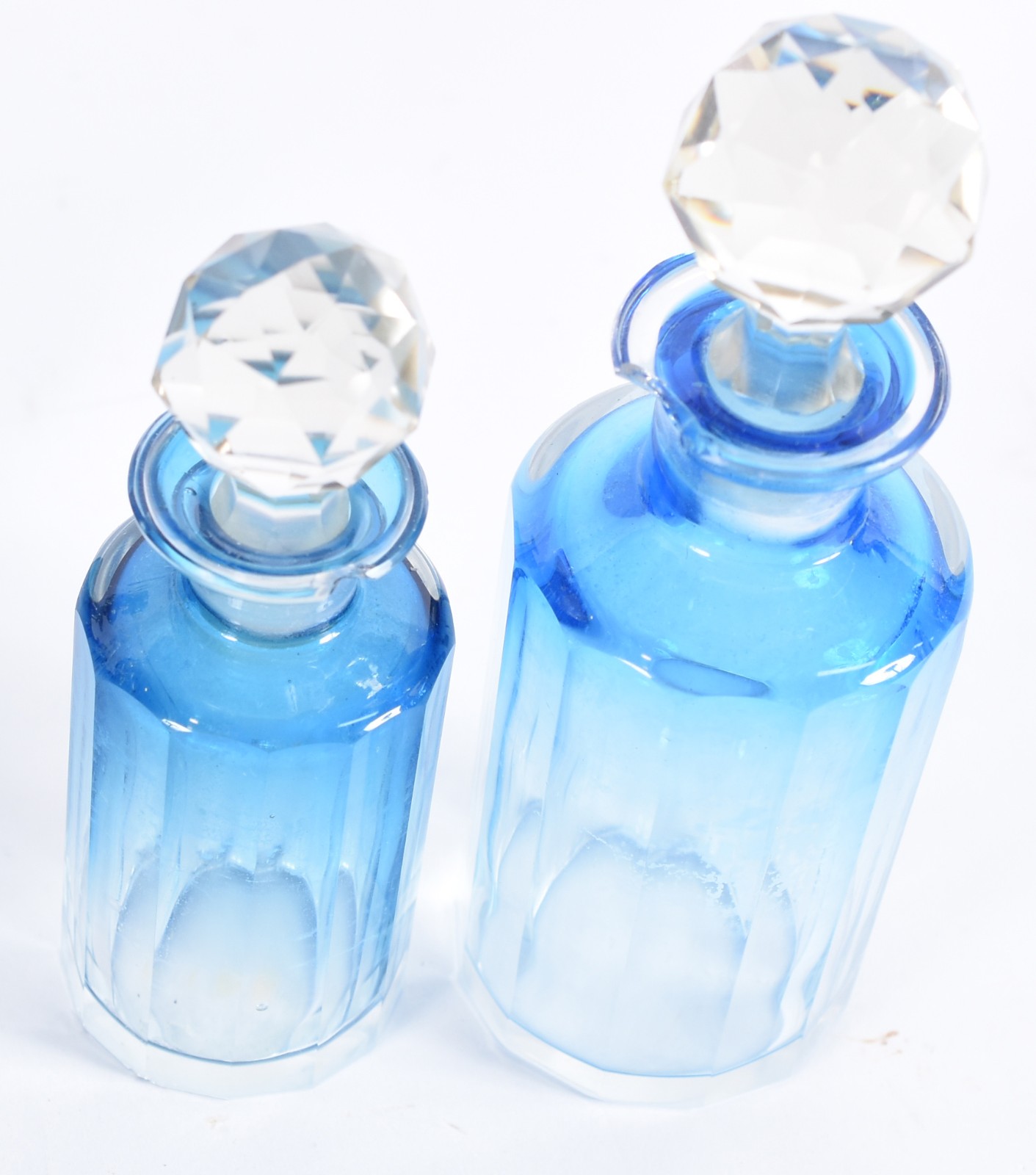 Conjunto de cristal azul para toilette composto de: 5 perfumeiros, 2... - foto 3 de 7