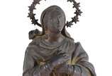 Nossa Senhora da Conceição - Imagem de bronze c... - Nossa Senhora da Conceição - Imagem de bronze com a meia lua e a serpente a seus pés e coroa de 12 estrelas, sobre pedestal com pequeno relicári...
