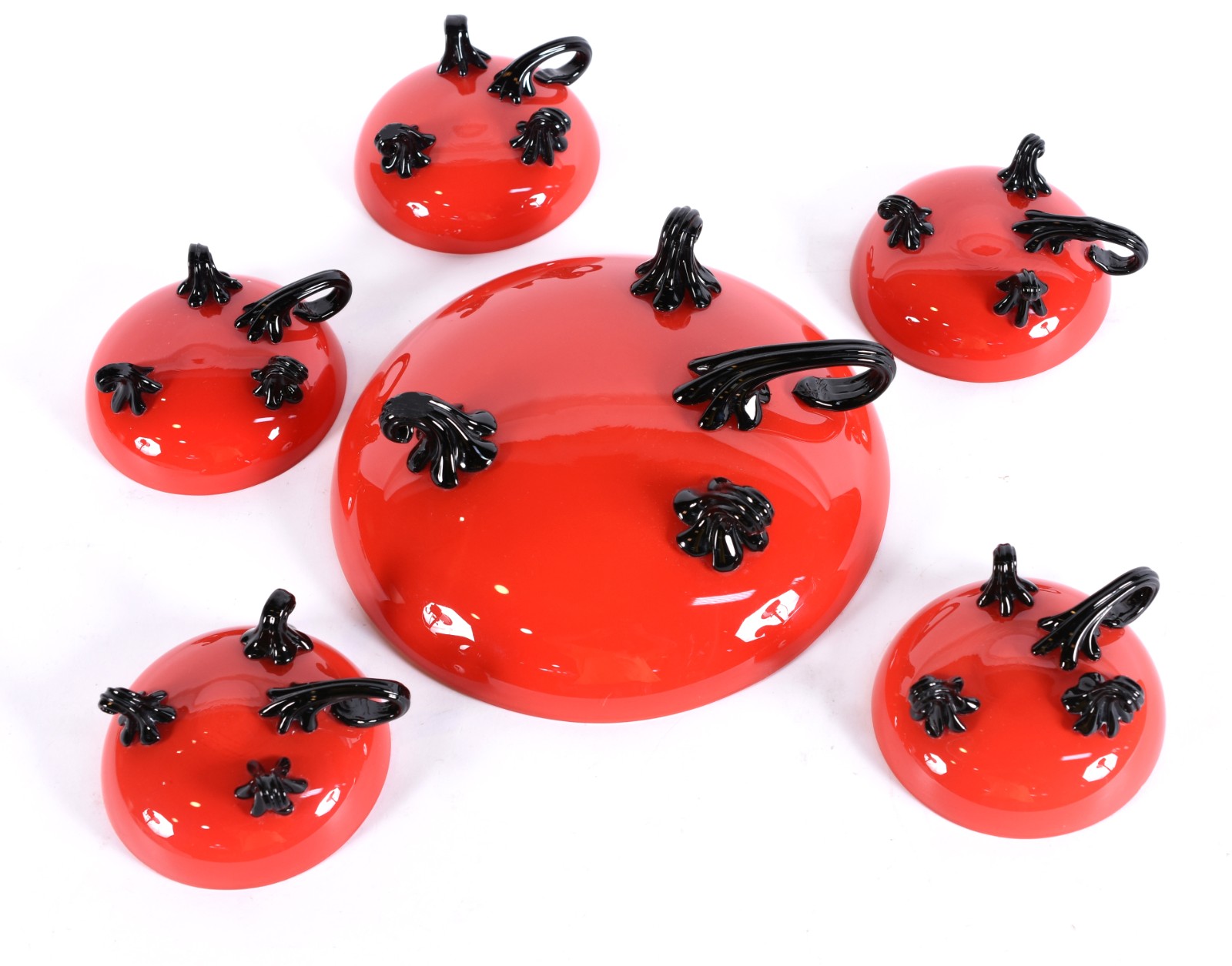 Serviço de sobremesa de vidro vermelho com alças pretas composto de... - foto 4 de 4