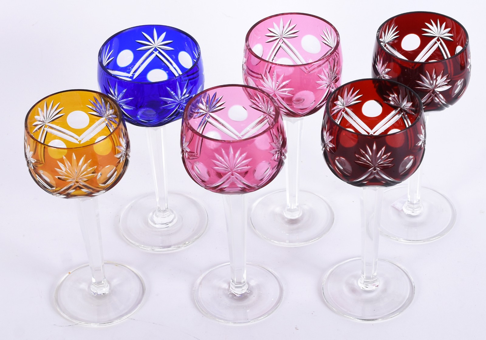 Seis taças para vinho de cristal doublé lapidado em diversas cores (o... - foto 2 de 4