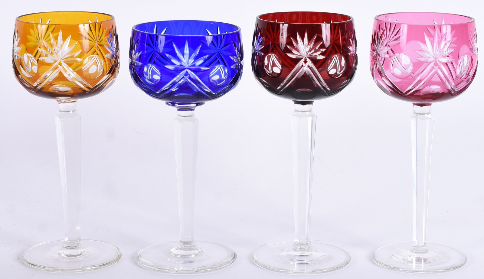Seis taças para vinho de cristal doublé lapidado em diversas cores (o... - foto 3 de 4