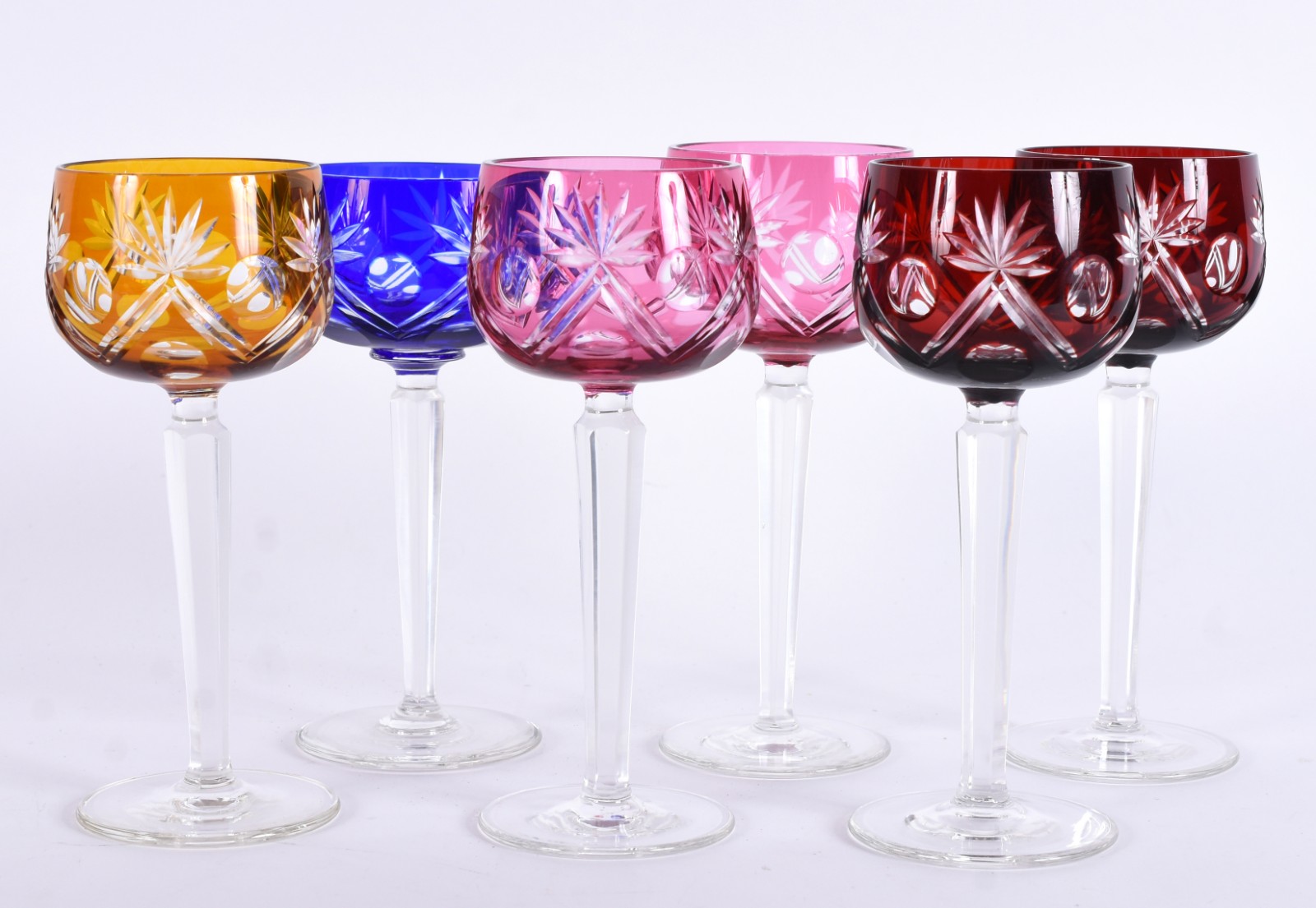 Seis taças para vinho de cristal doublé lapidado em diversas cores (o... - foto 4 de 4