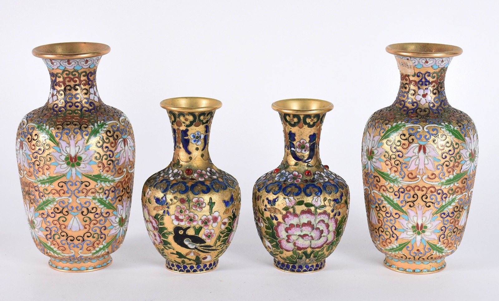 Dois pares de jarras de champlevé oriental, metal dourado e esmalte... - foto 1 de 4