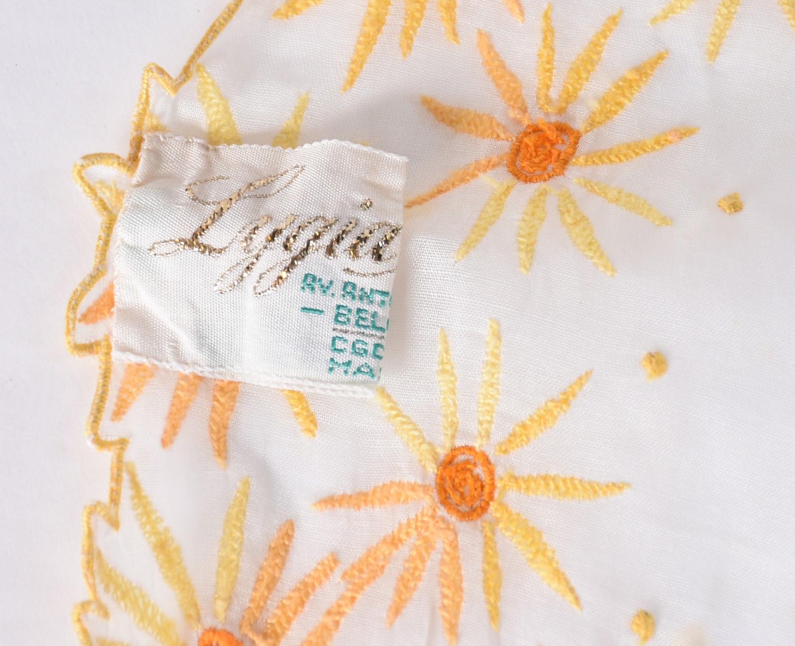 Serviço americano de organza bordada em tons de laranja e amarelo... - foto 3 de 4