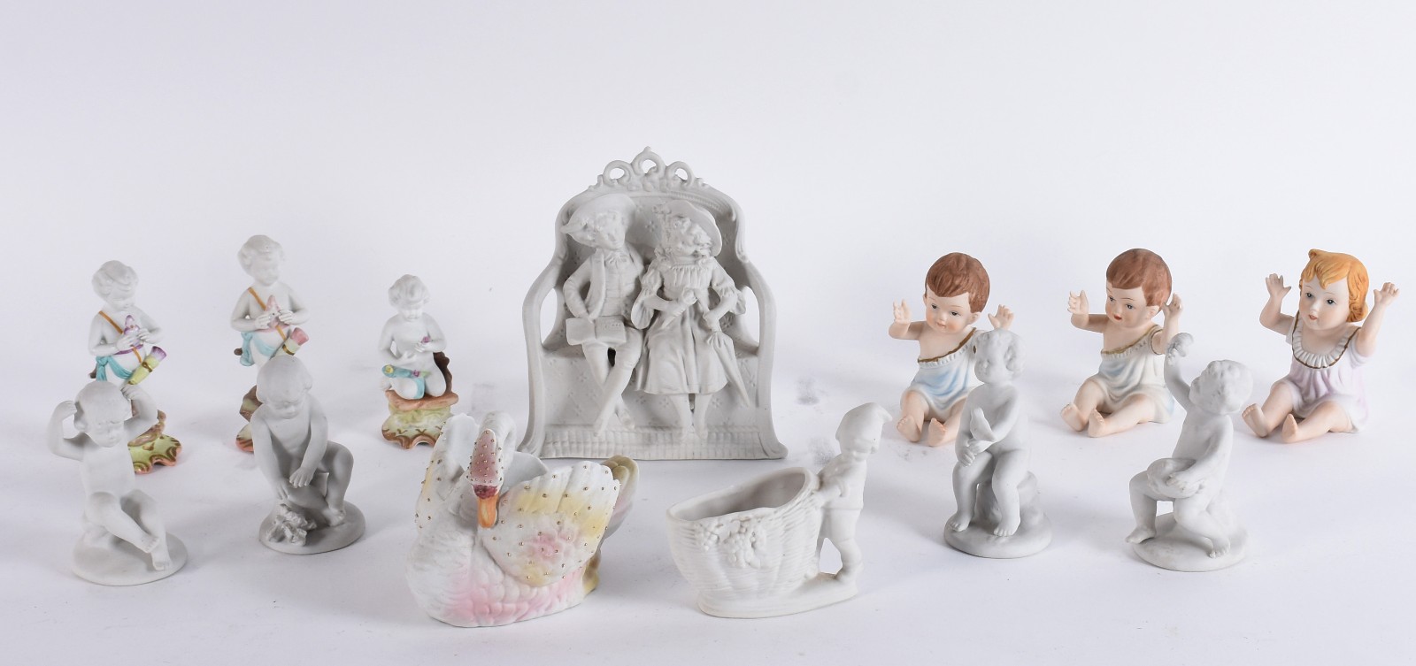 Diversas peças de biscuit, sendo: 11 figuras infantis, casal, cisne... - foto 1 de 7