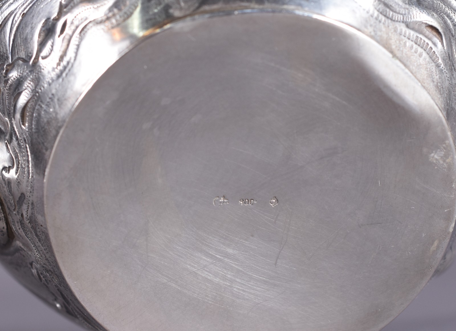 Elegante bule de prata contraste 800 mls, decorado com figura de... - foto 7 de 7