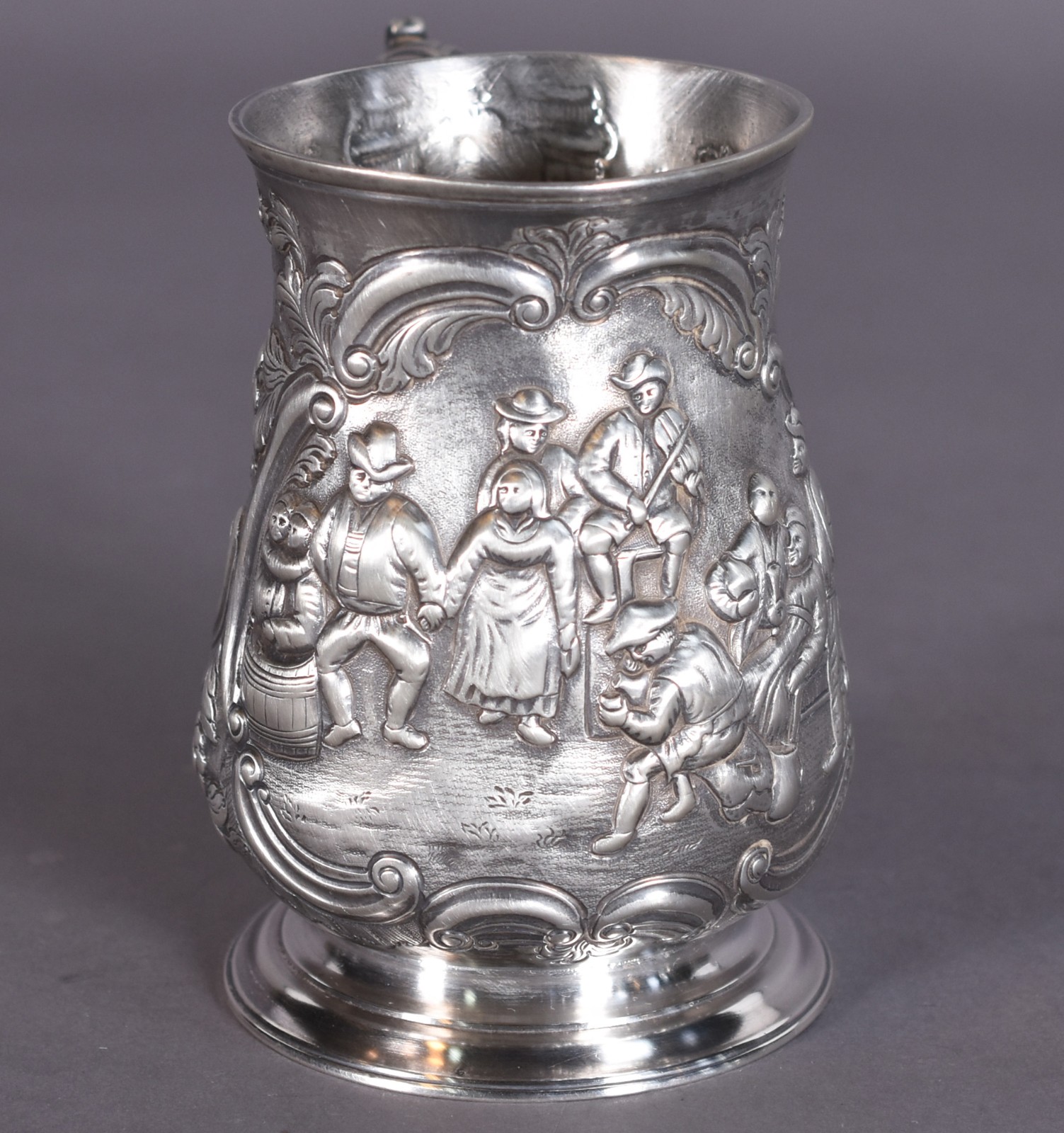 Caneca de prata inglesa "leão passante" contrastada, ricamente... - foto 2 de 4