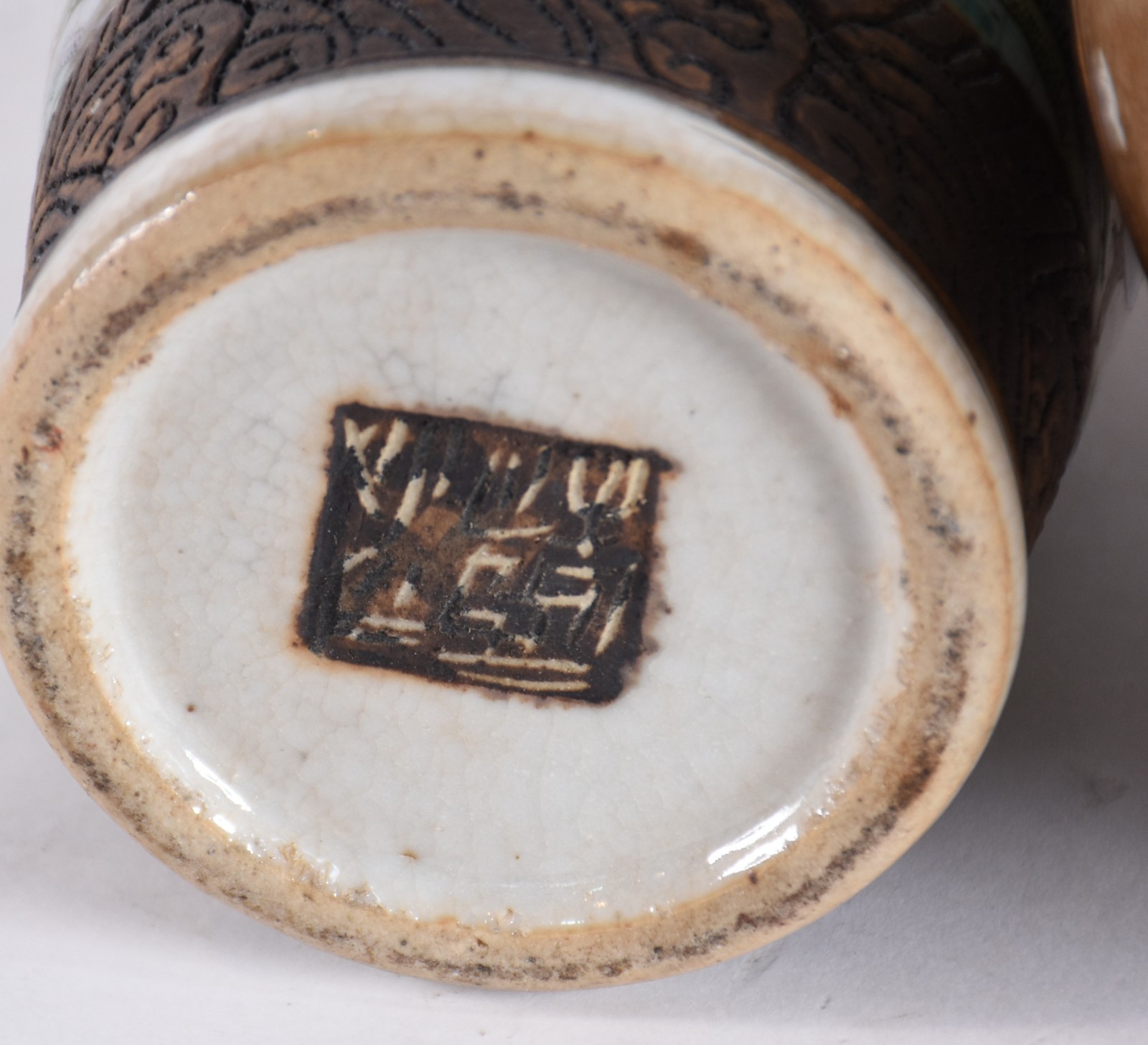 Dois vasos de faiança japonesa de Satzuma, modelos diversos, sendo um... - foto 7 de 7