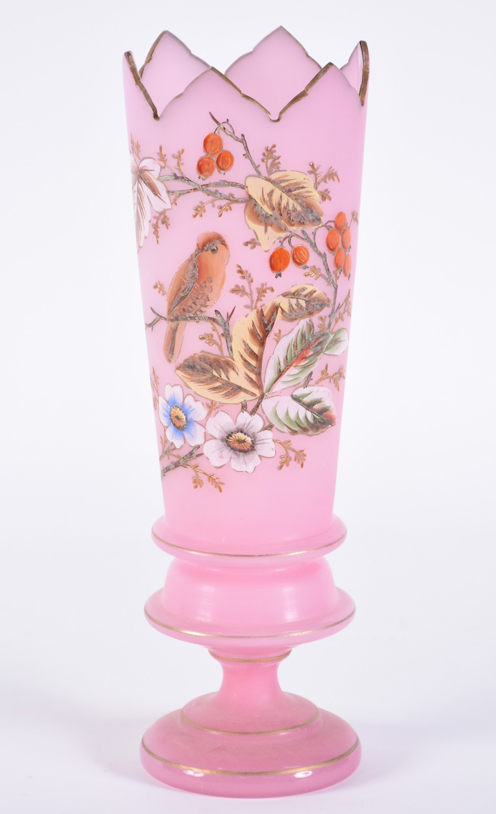 Vaso de opalina rosa decorado com pássaro, flores e folhagens em... - foto 1 de 5