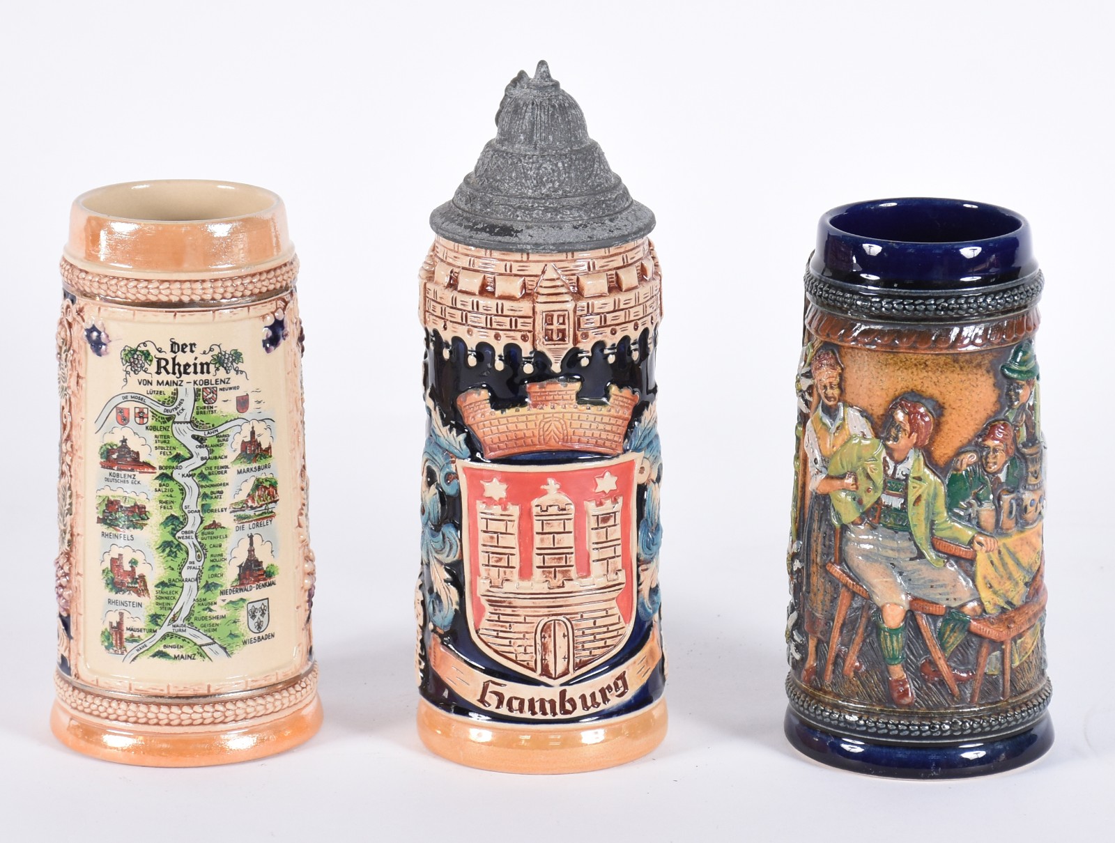 Duas canecas e um tankard de cerâmica alemã policromada decorados com... - foto 3 de 8